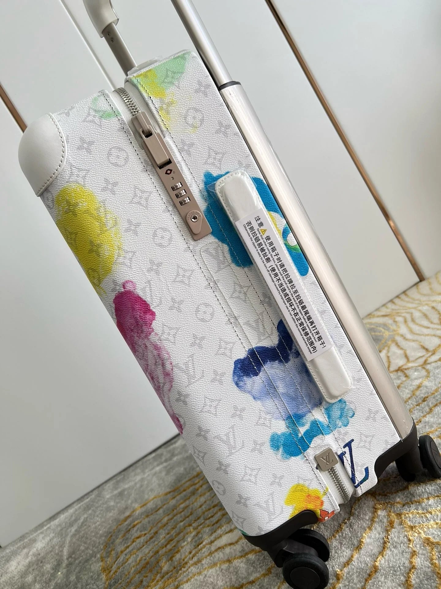 LV LUGGAGE