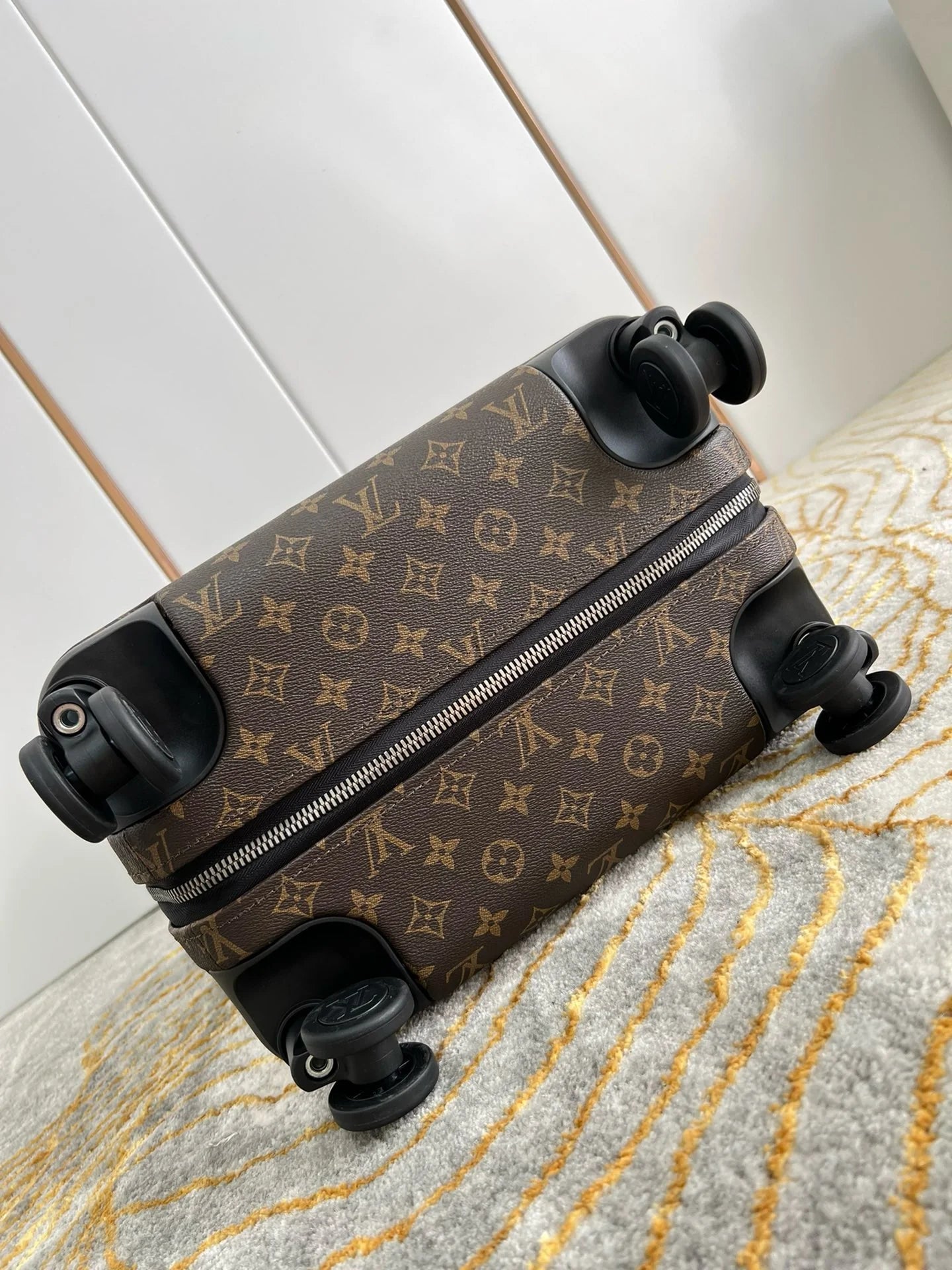 LV LUGGAGE