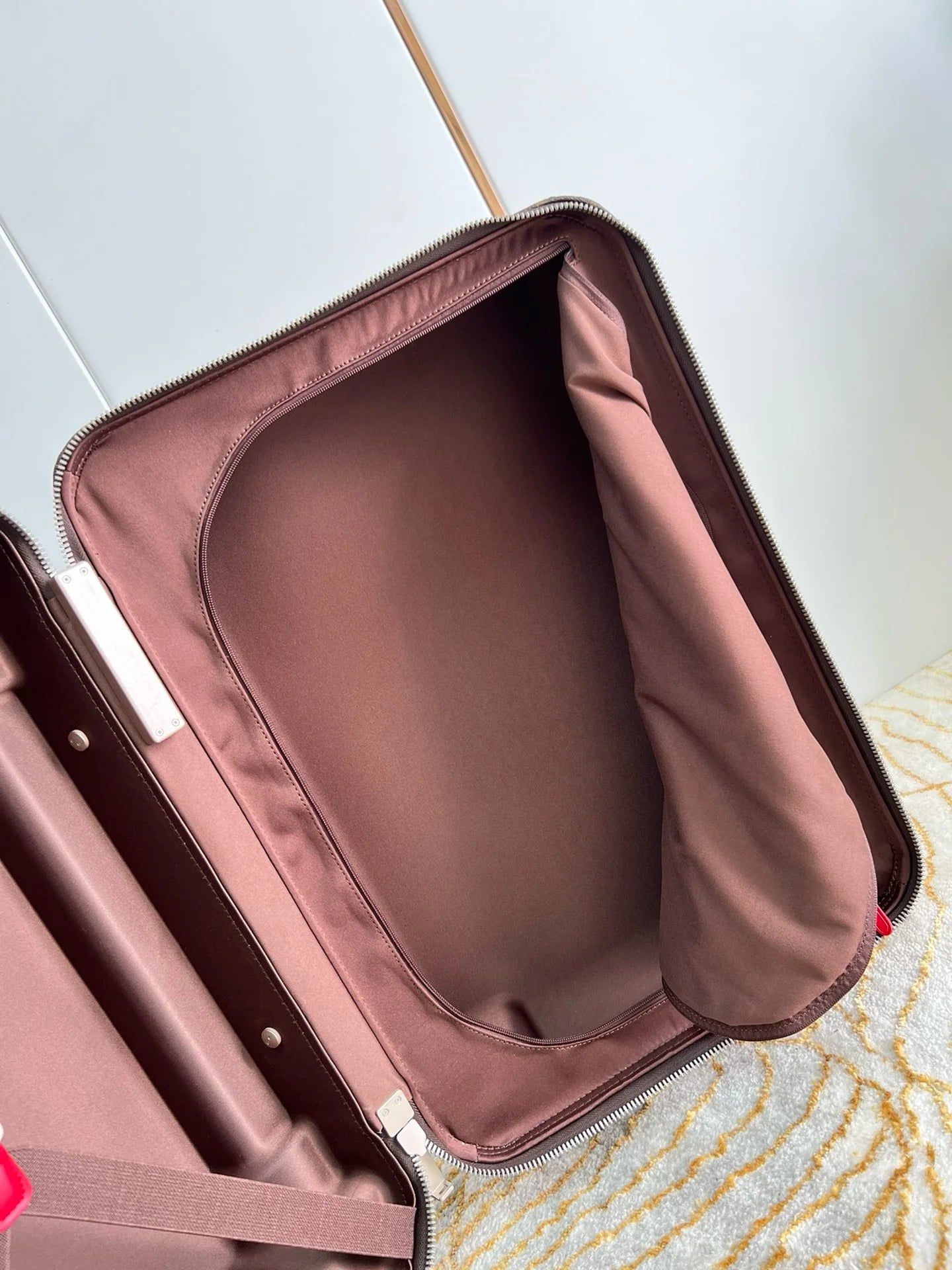 LV LUGGAGE