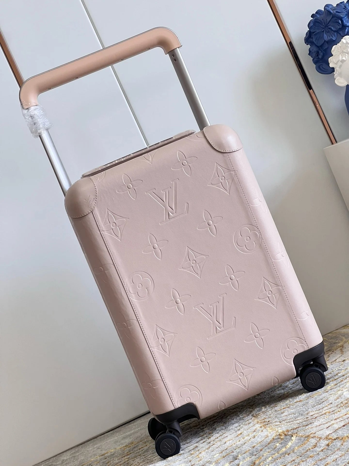 LV LUGGAGE