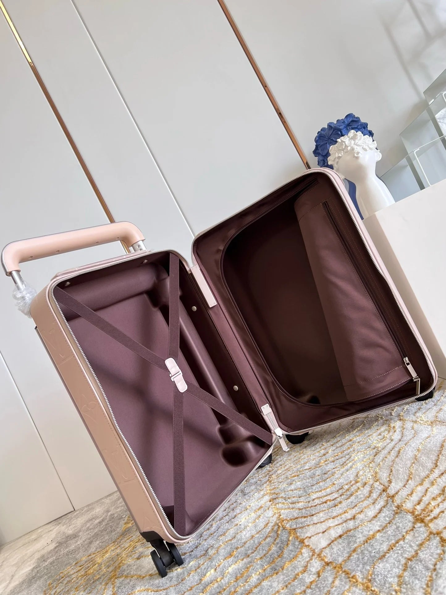 LV LUGGAGE