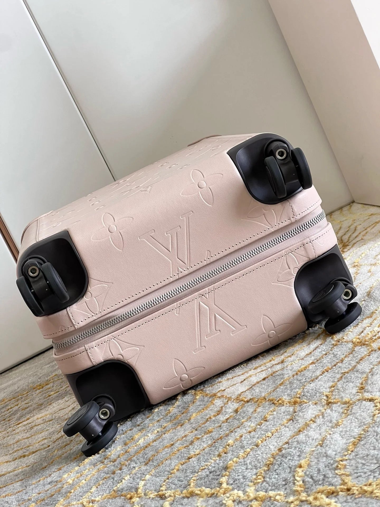 LV LUGGAGE