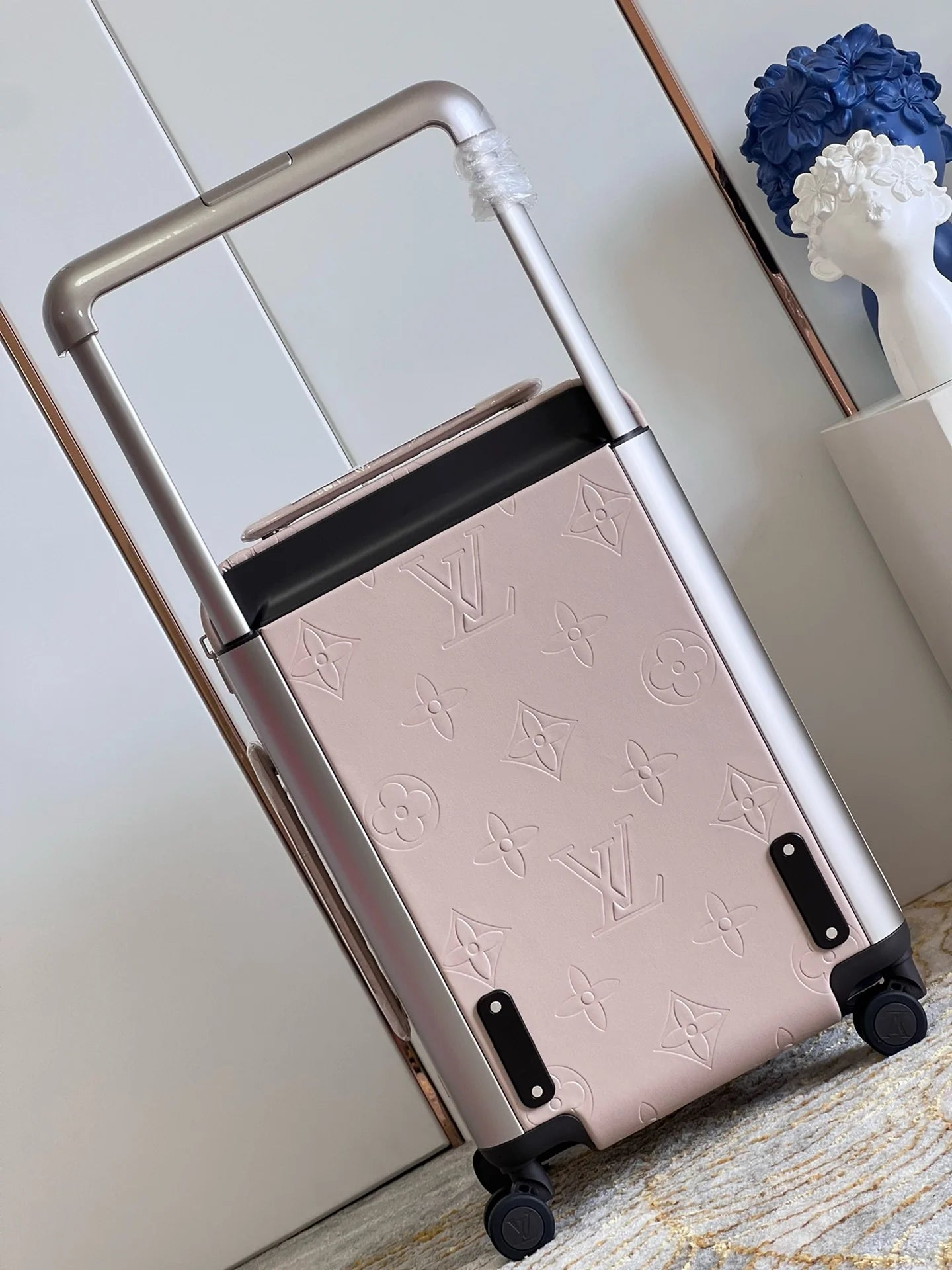 LV LUGGAGE
