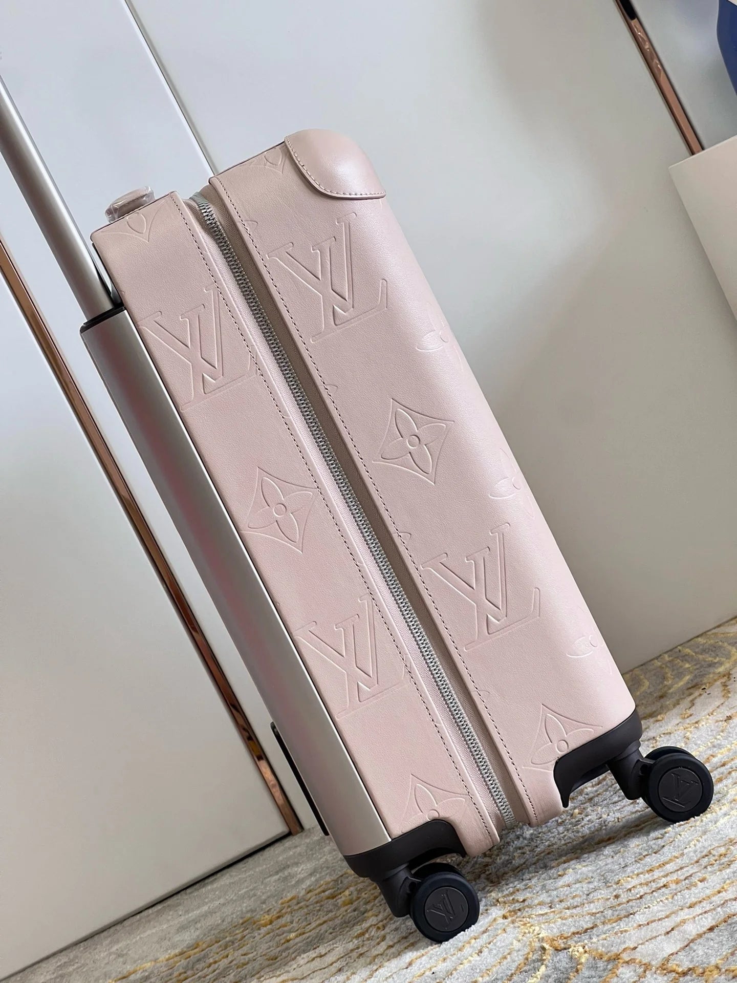 LV LUGGAGE