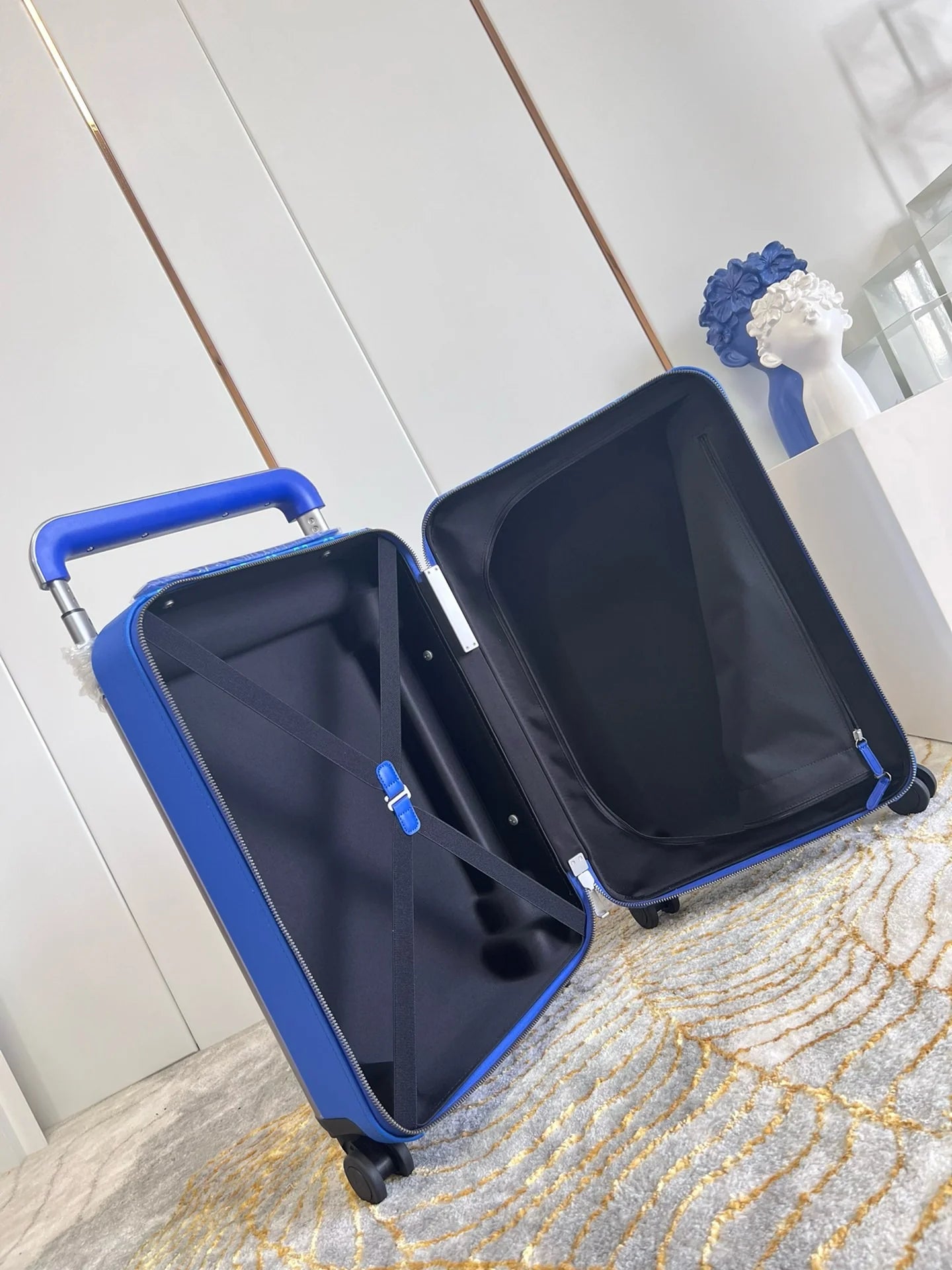 LV LUGGAGE