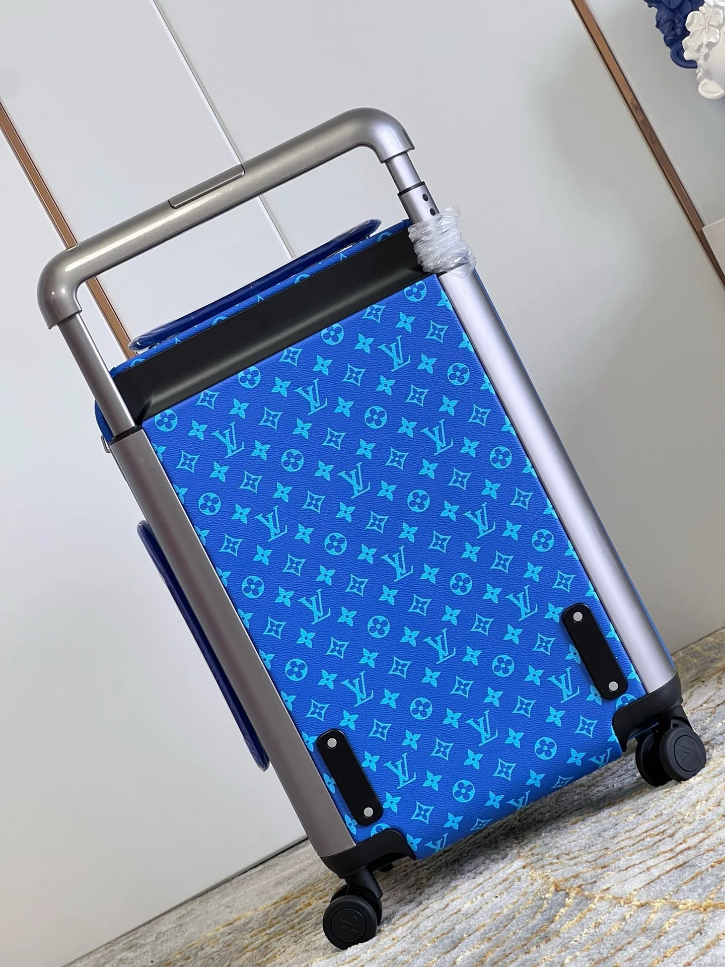 LV LUGGAGE