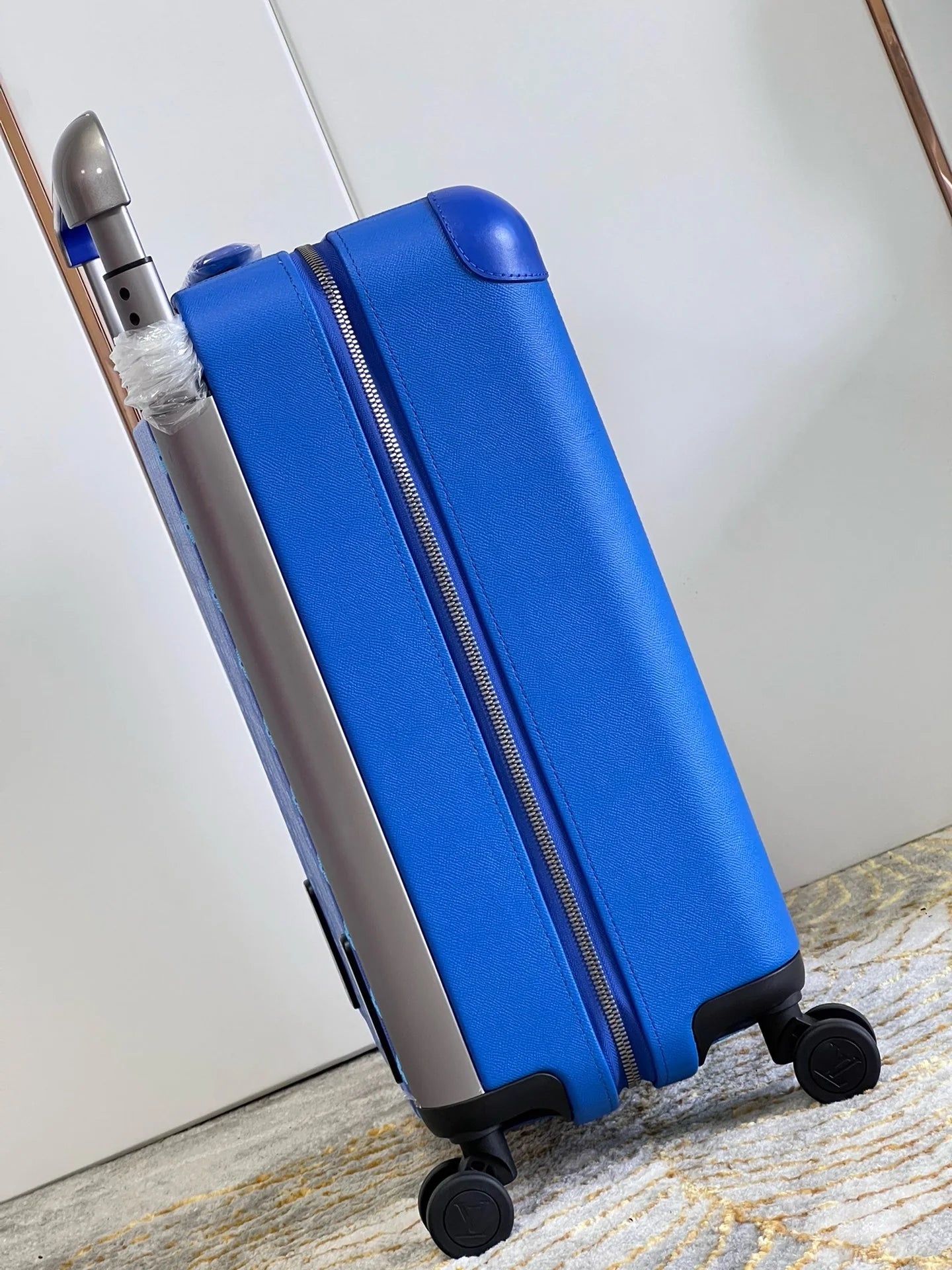 LV LUGGAGE