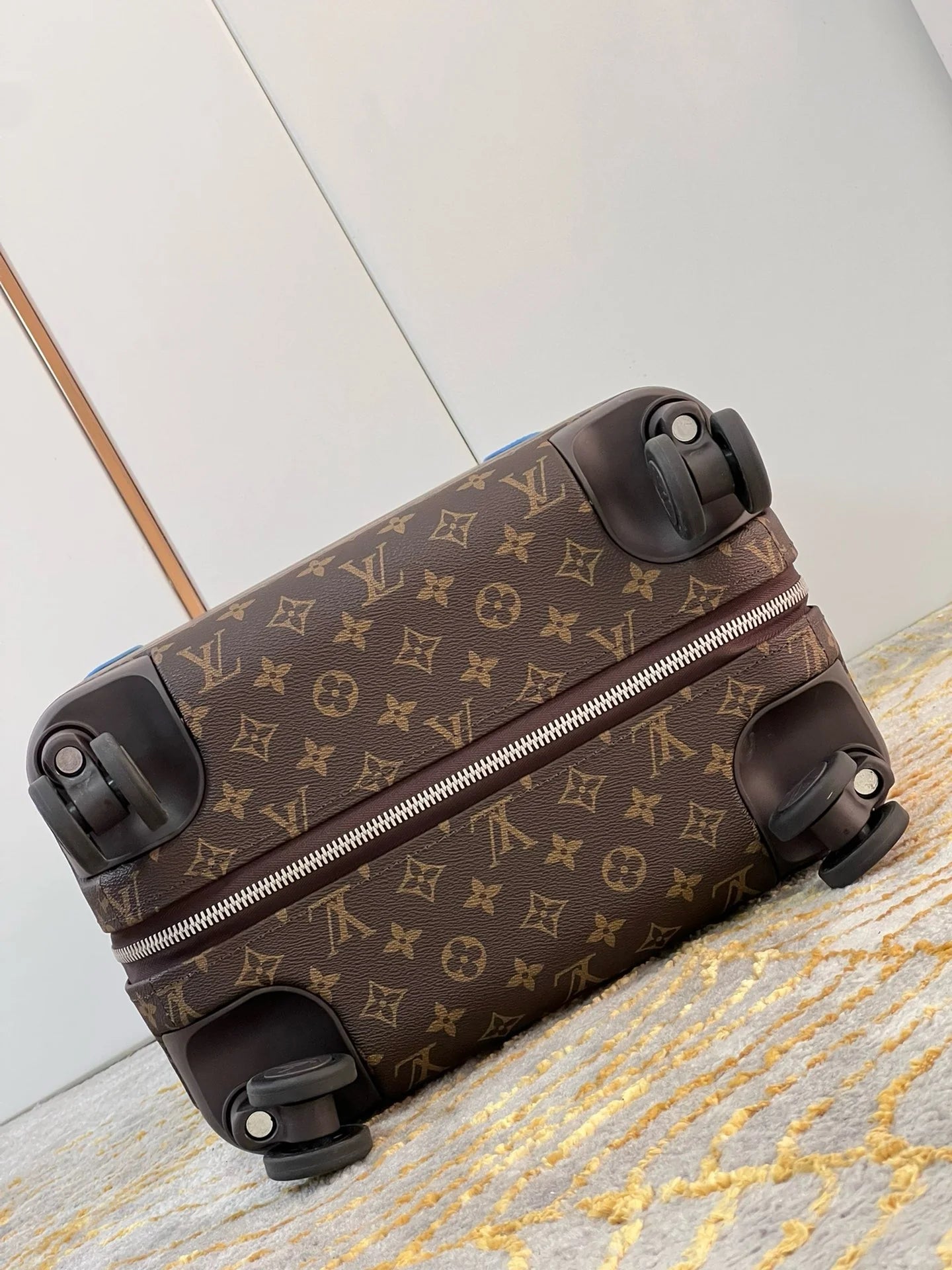 LV LUGGAGE