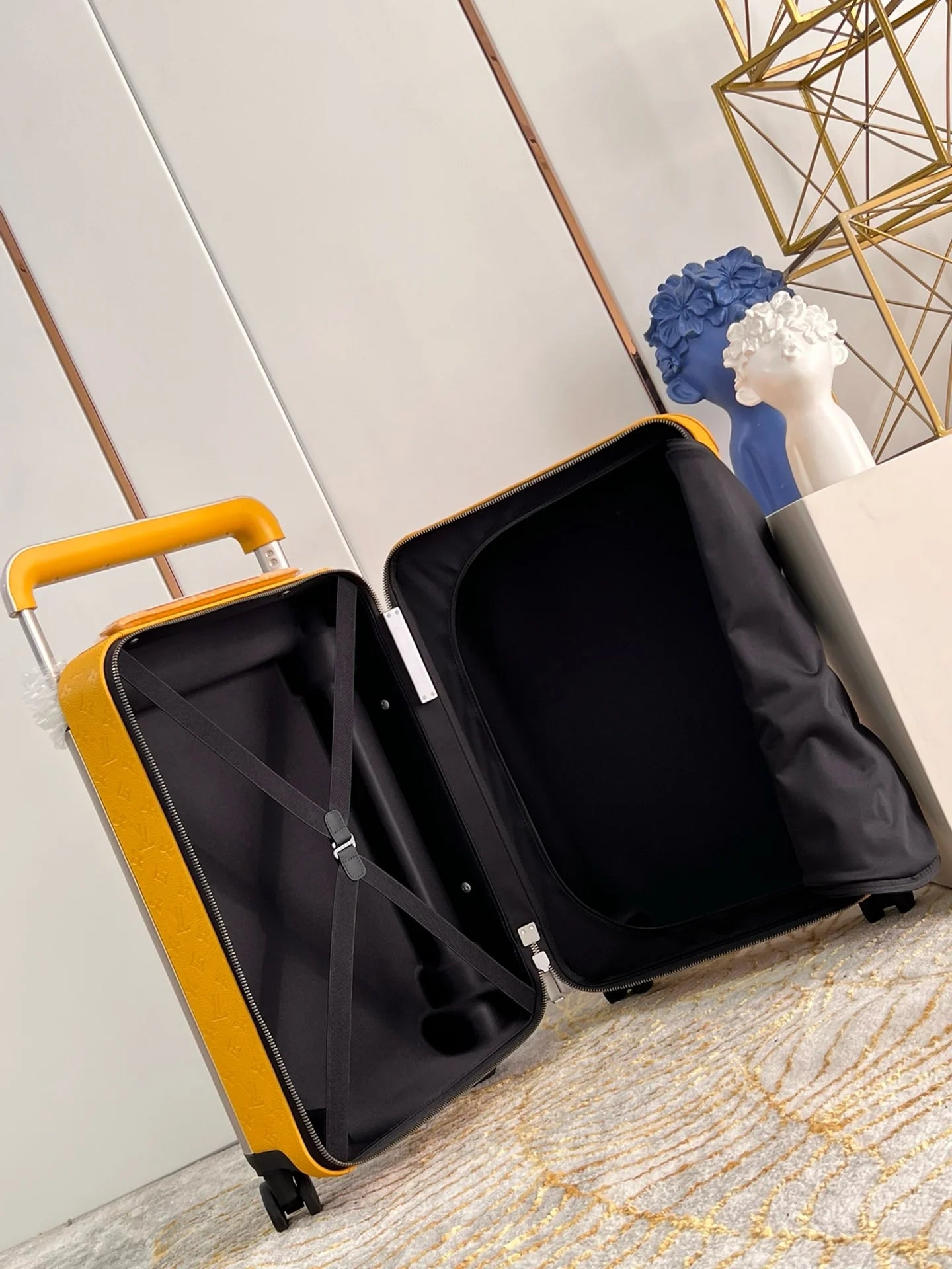LV LUGGAGE