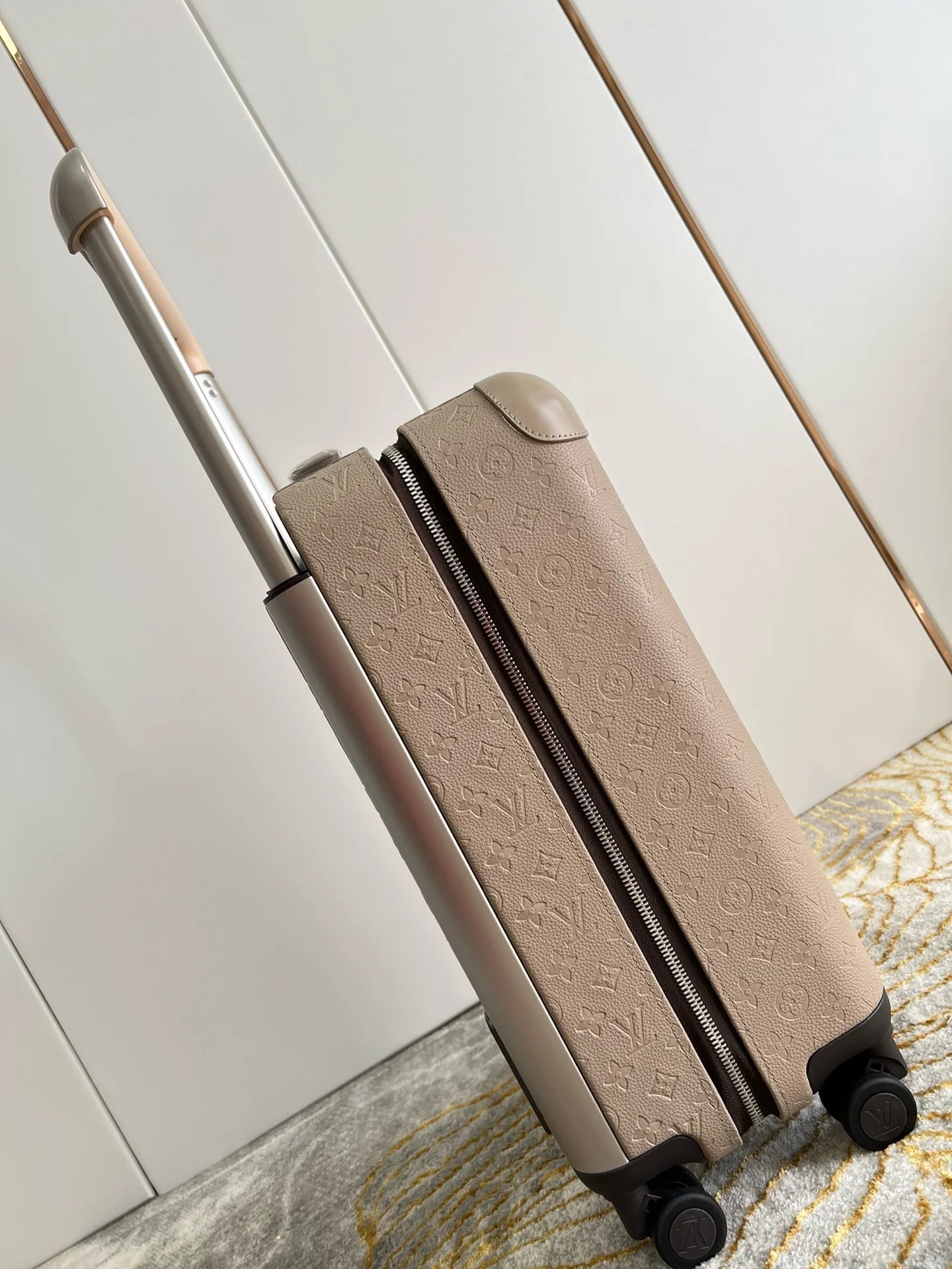 LV LUGGAGE