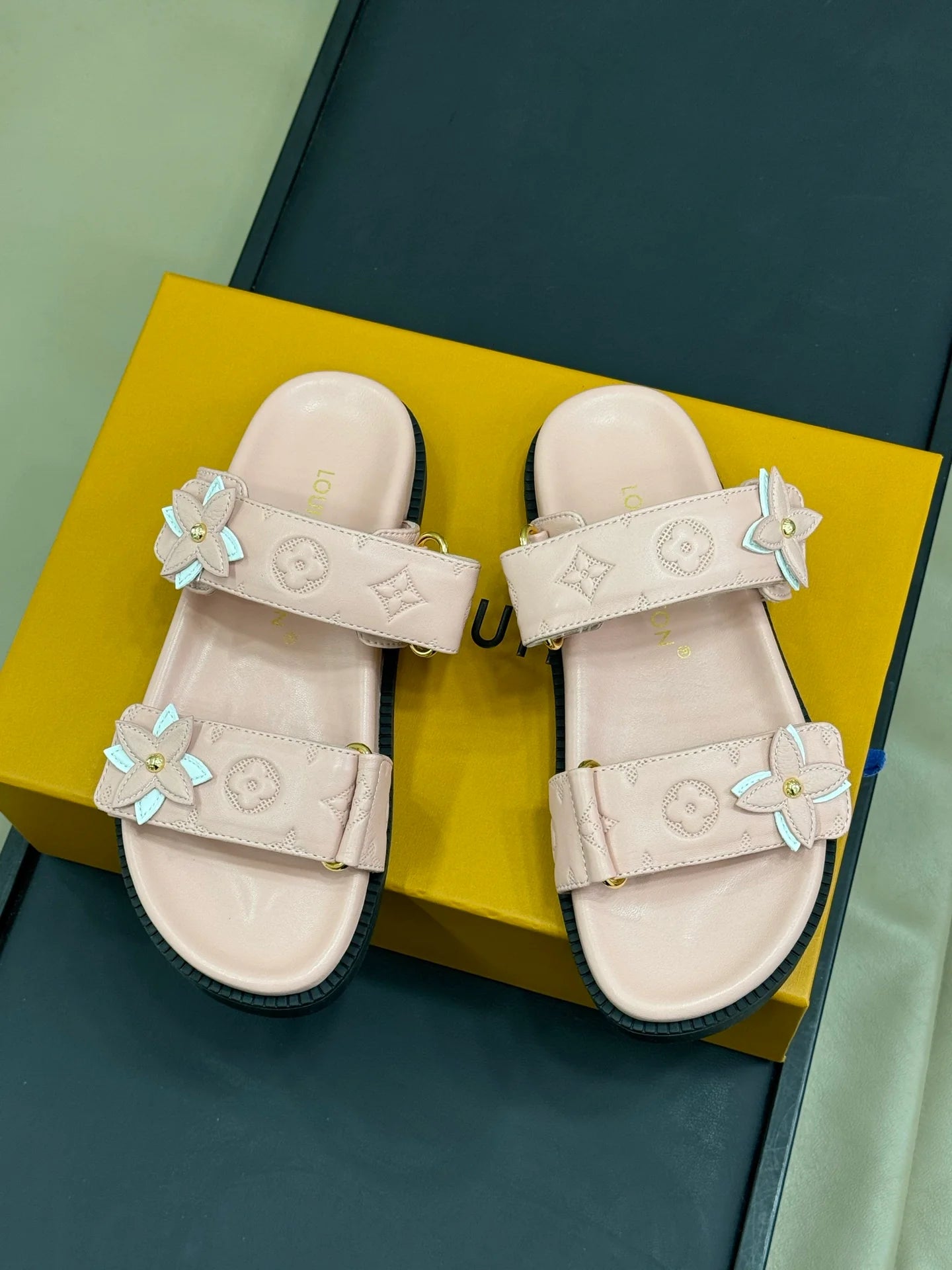 LV SANDAL
