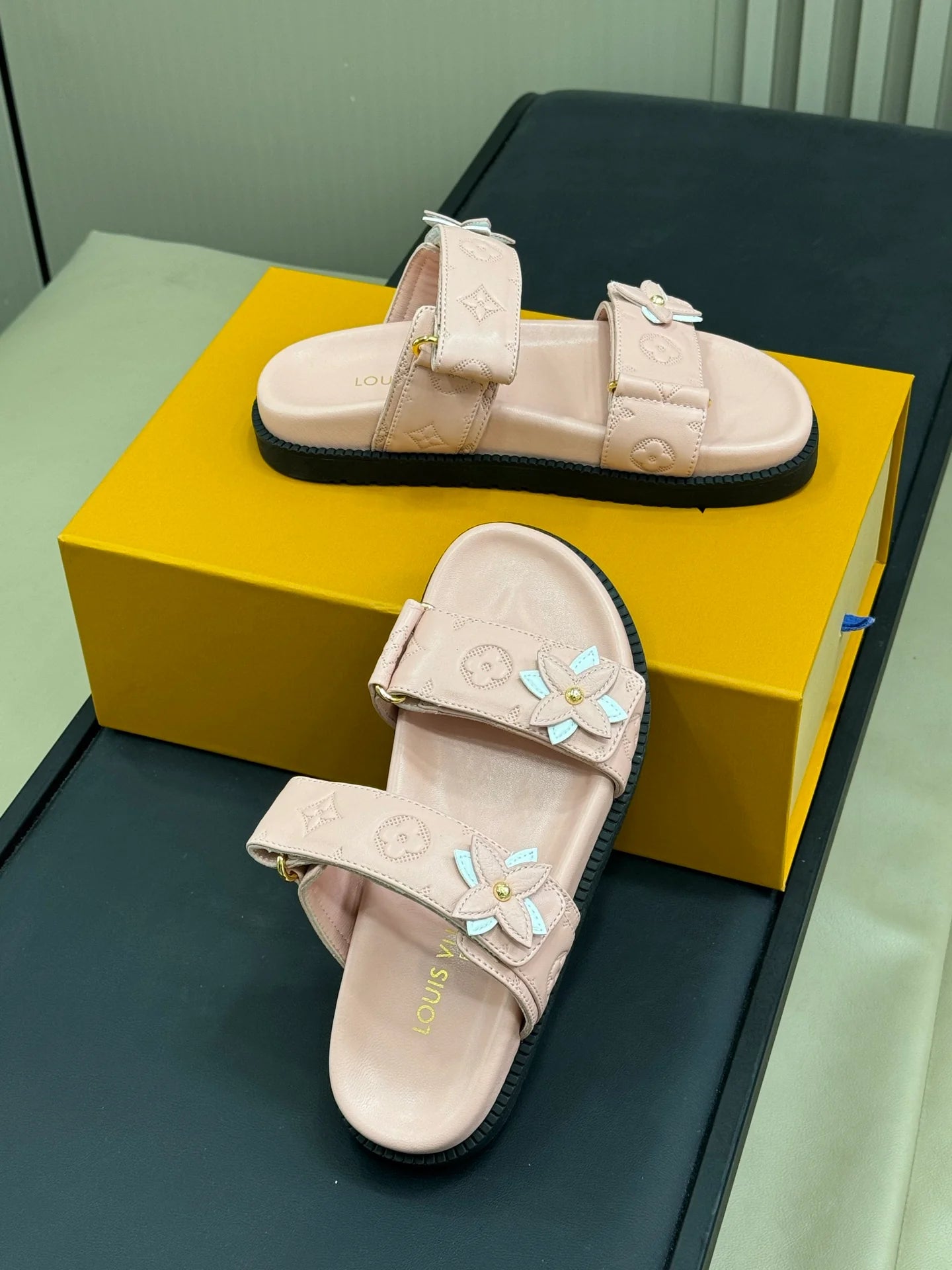 LV SANDAL