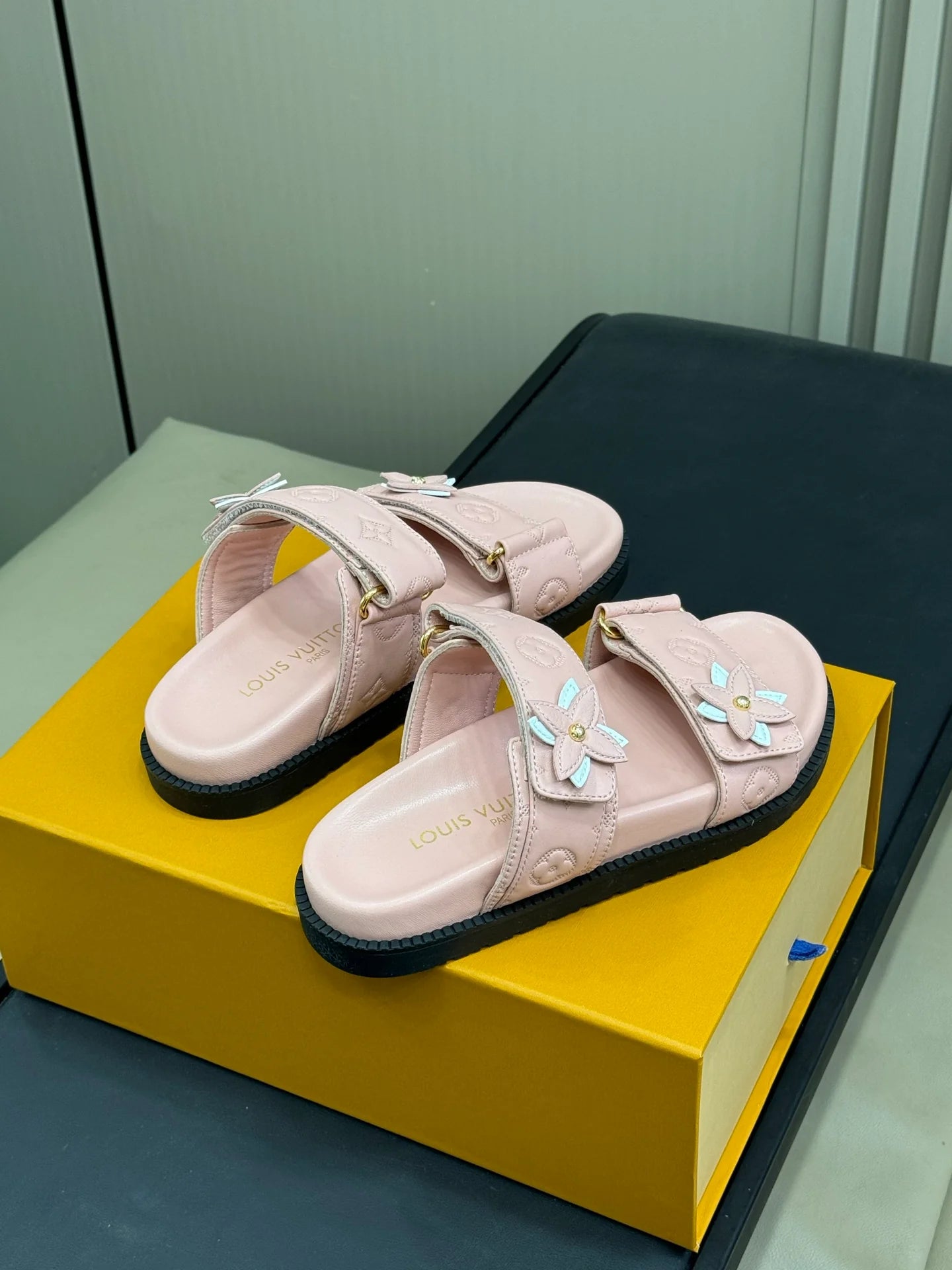 LV SANDAL