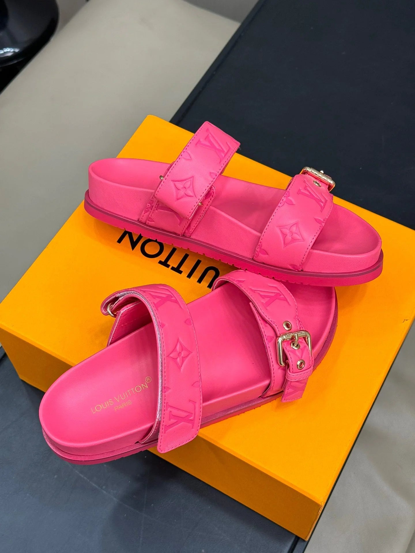 LV SANDAL