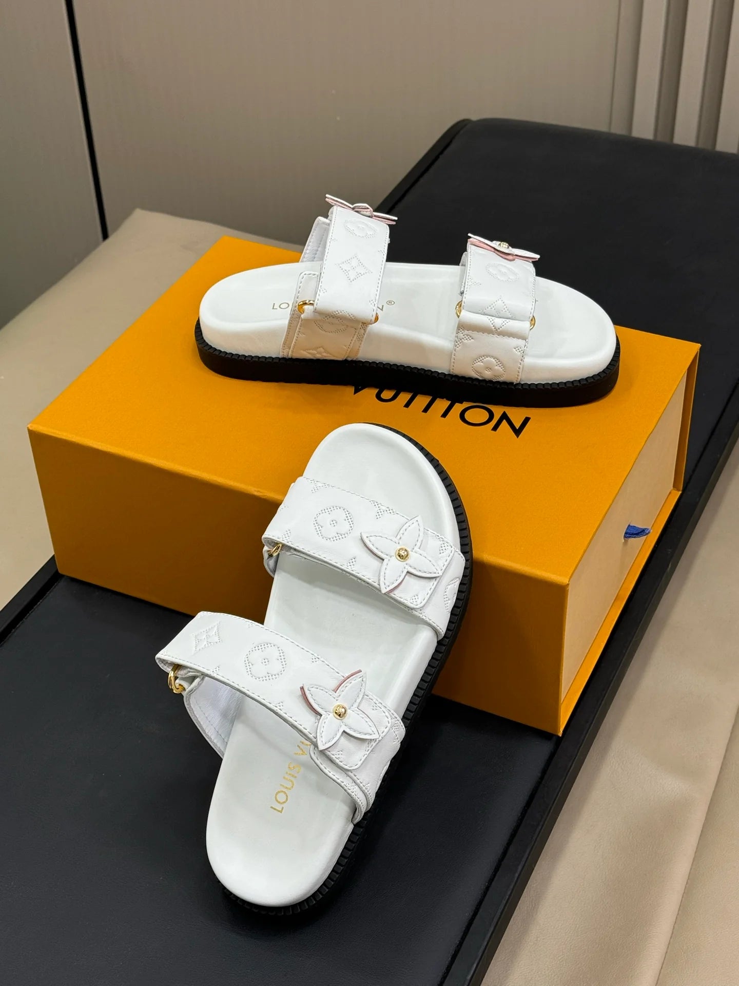 LV SANDAL