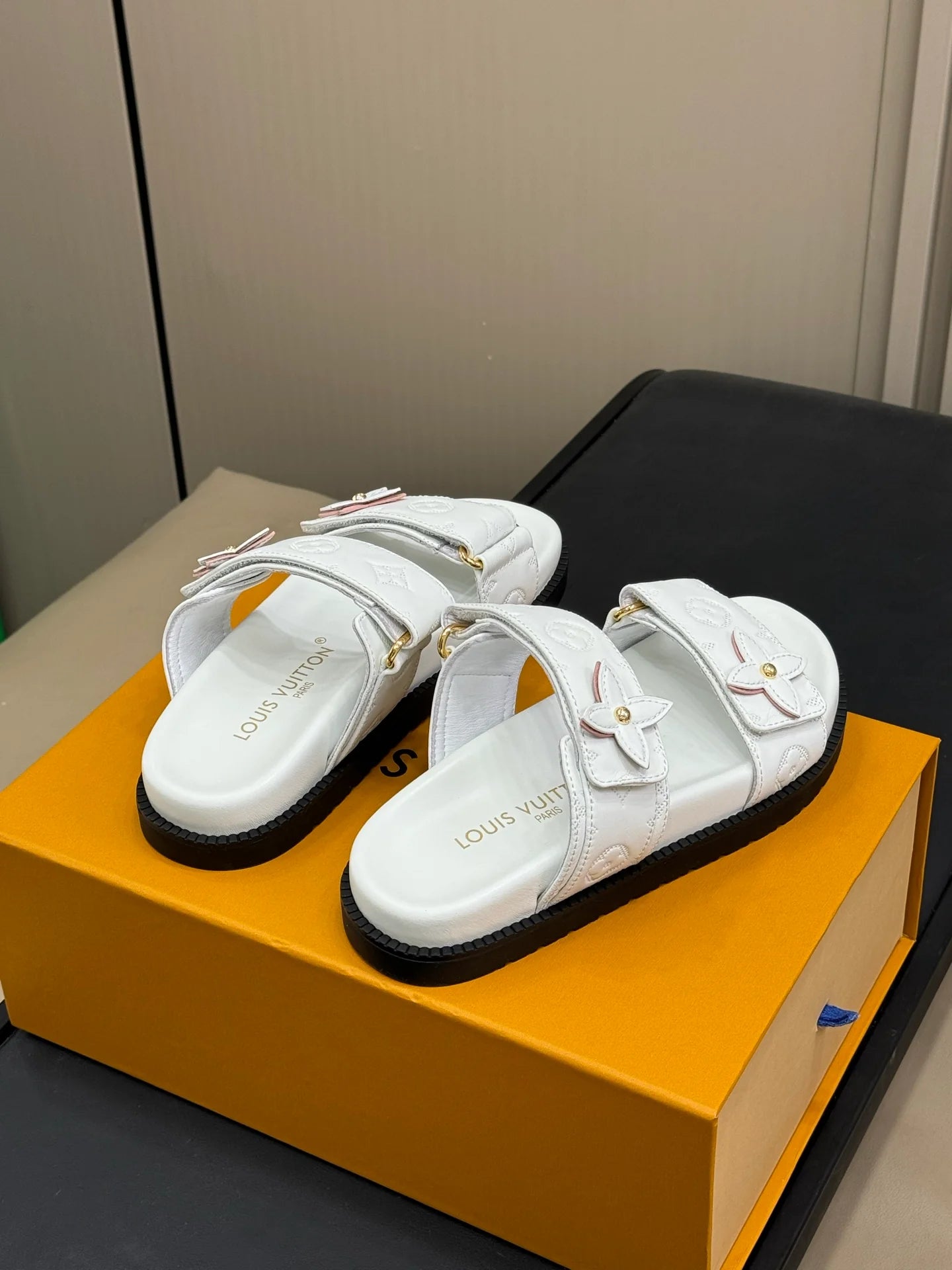 LV SANDAL