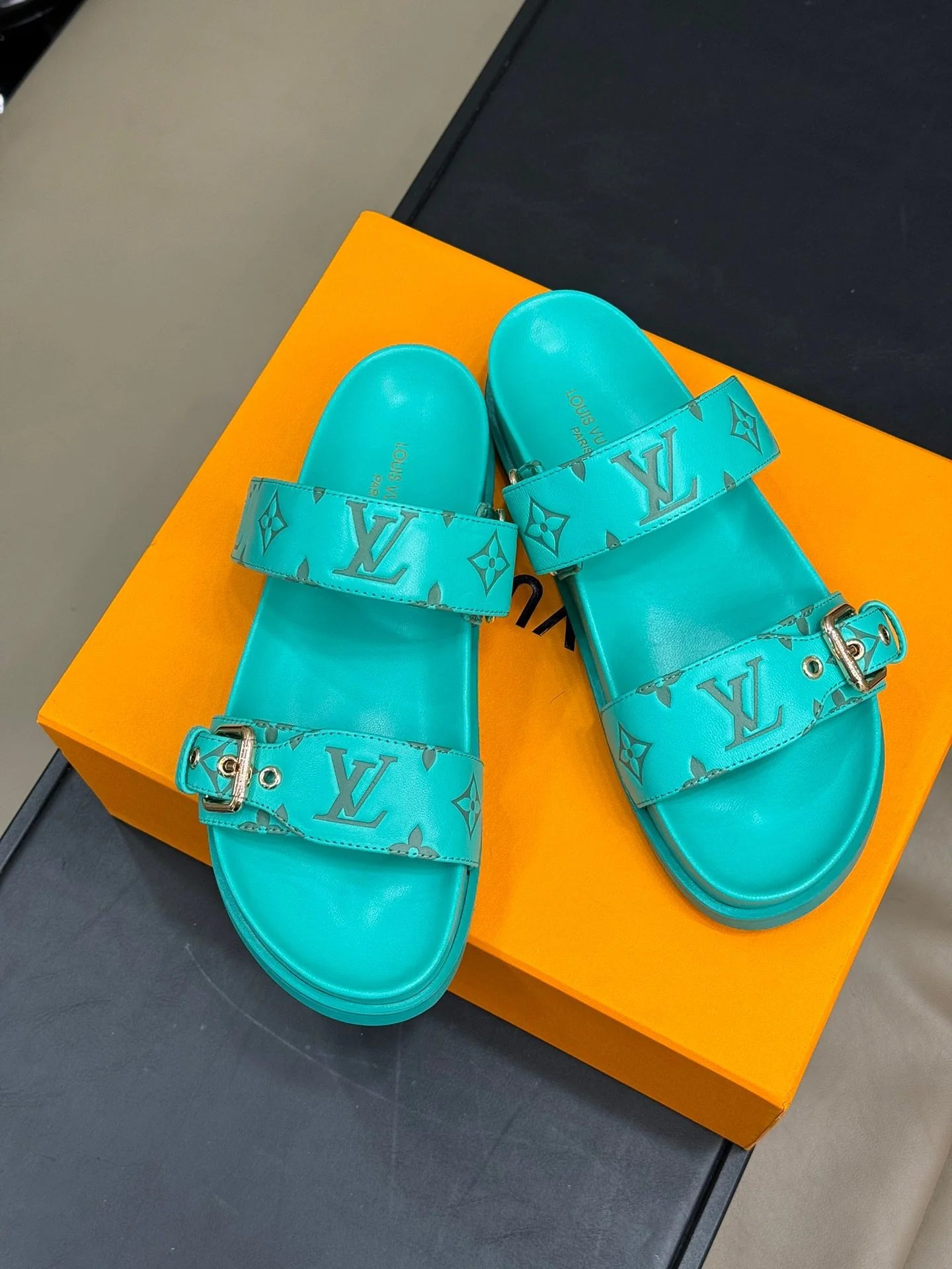 LV SANDAL