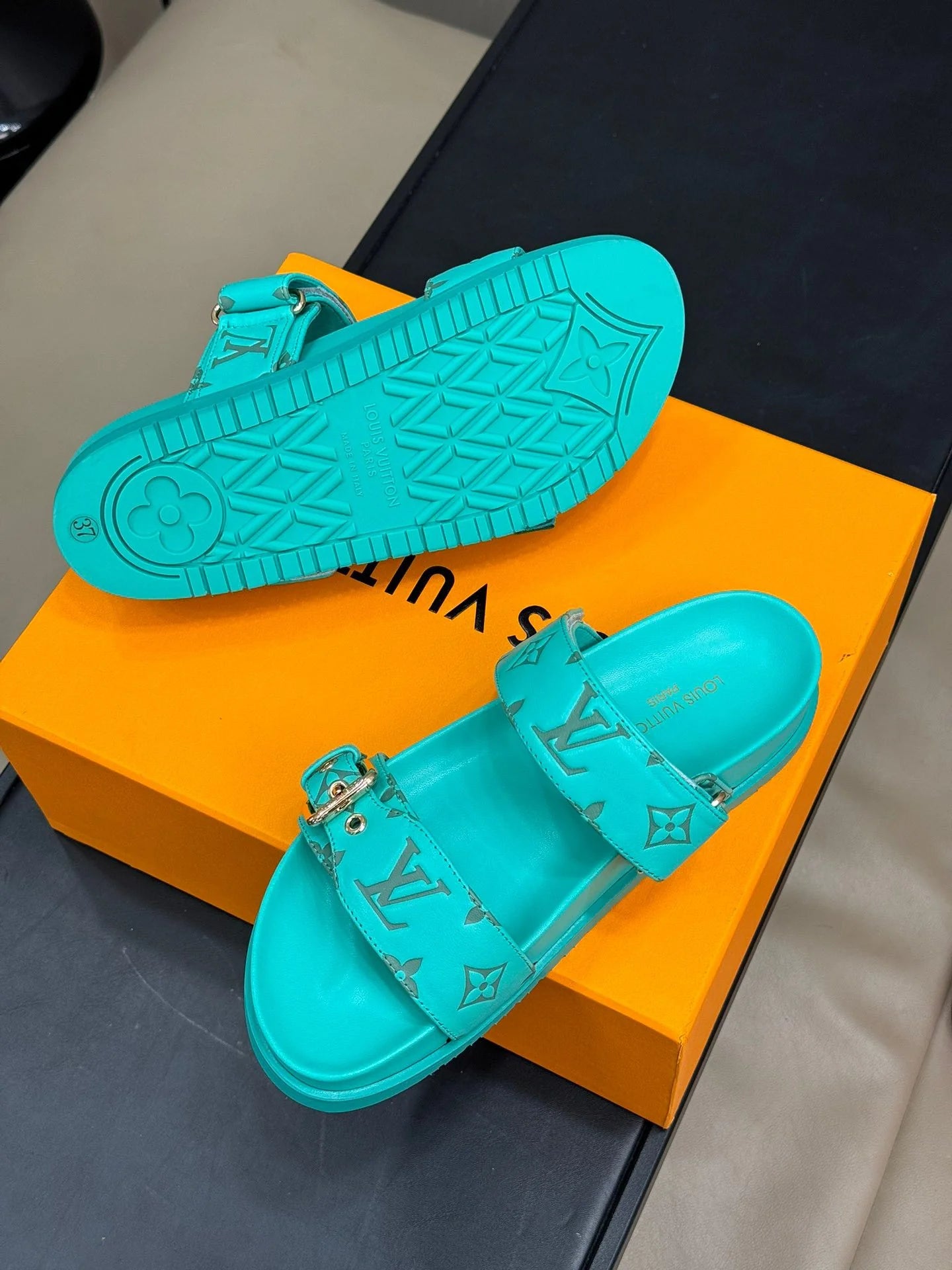 LV SANDAL