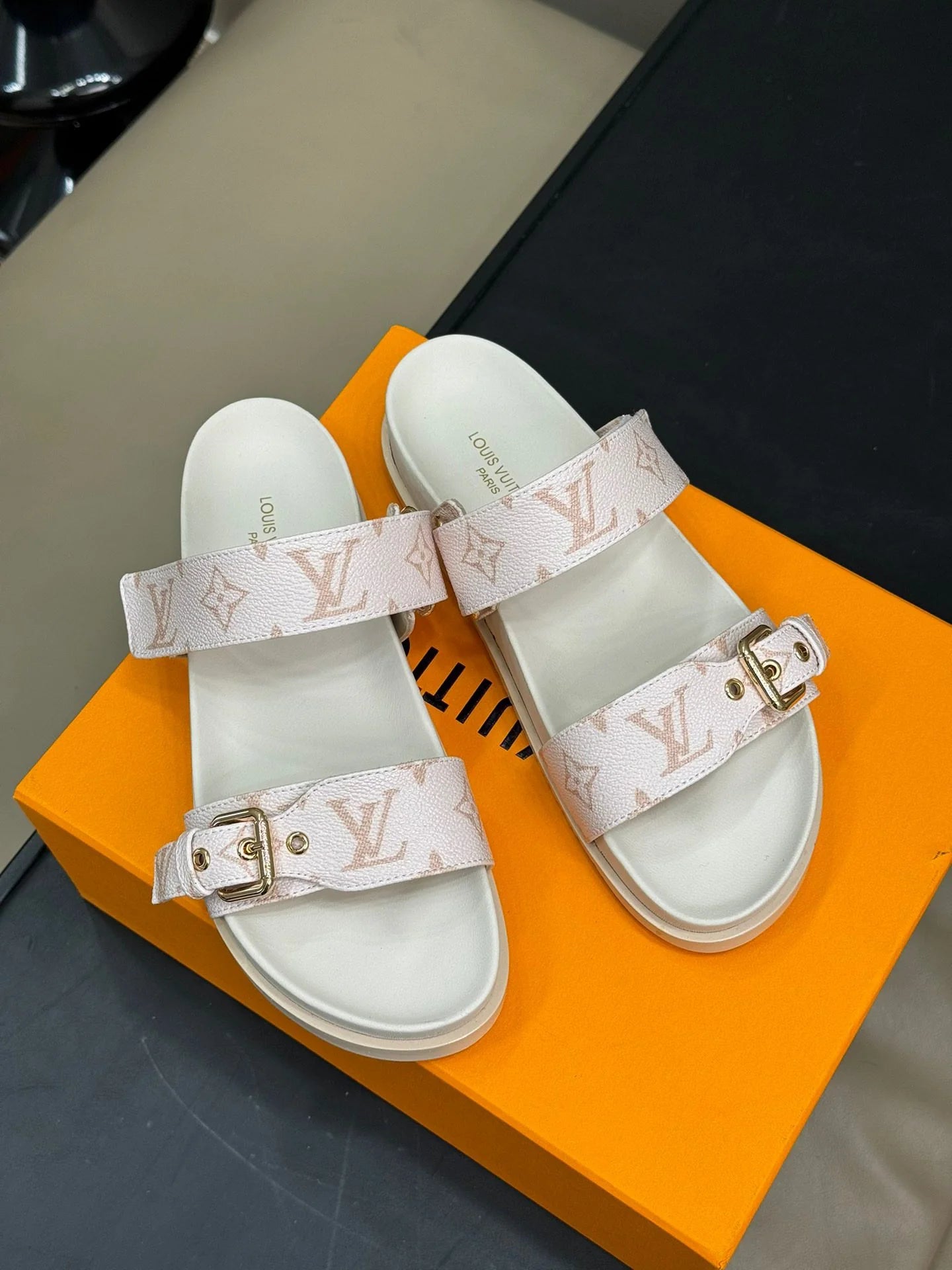 LV SANDAL