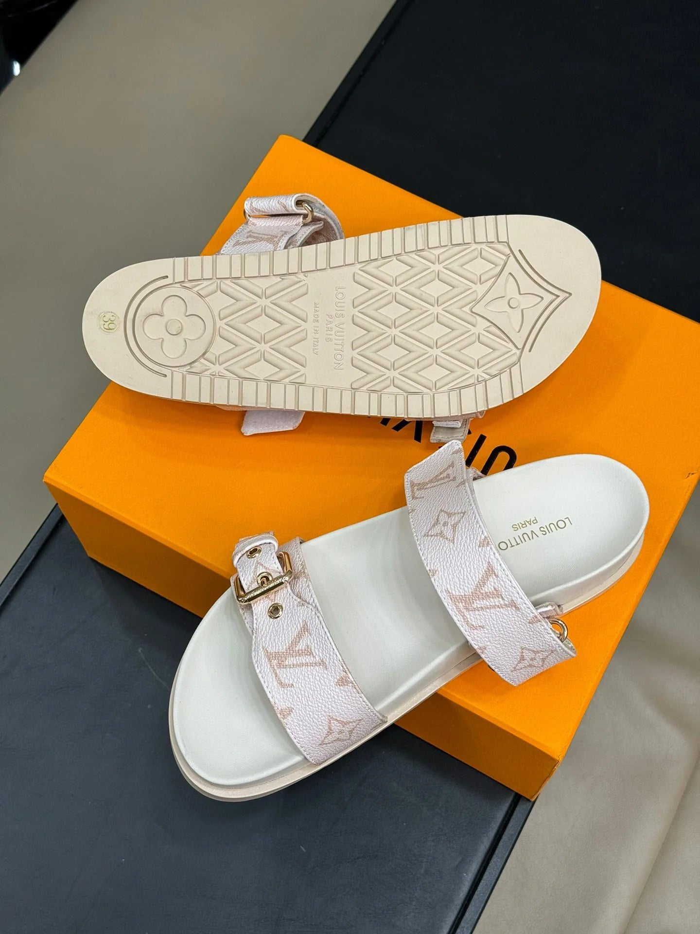 LV SANDAL