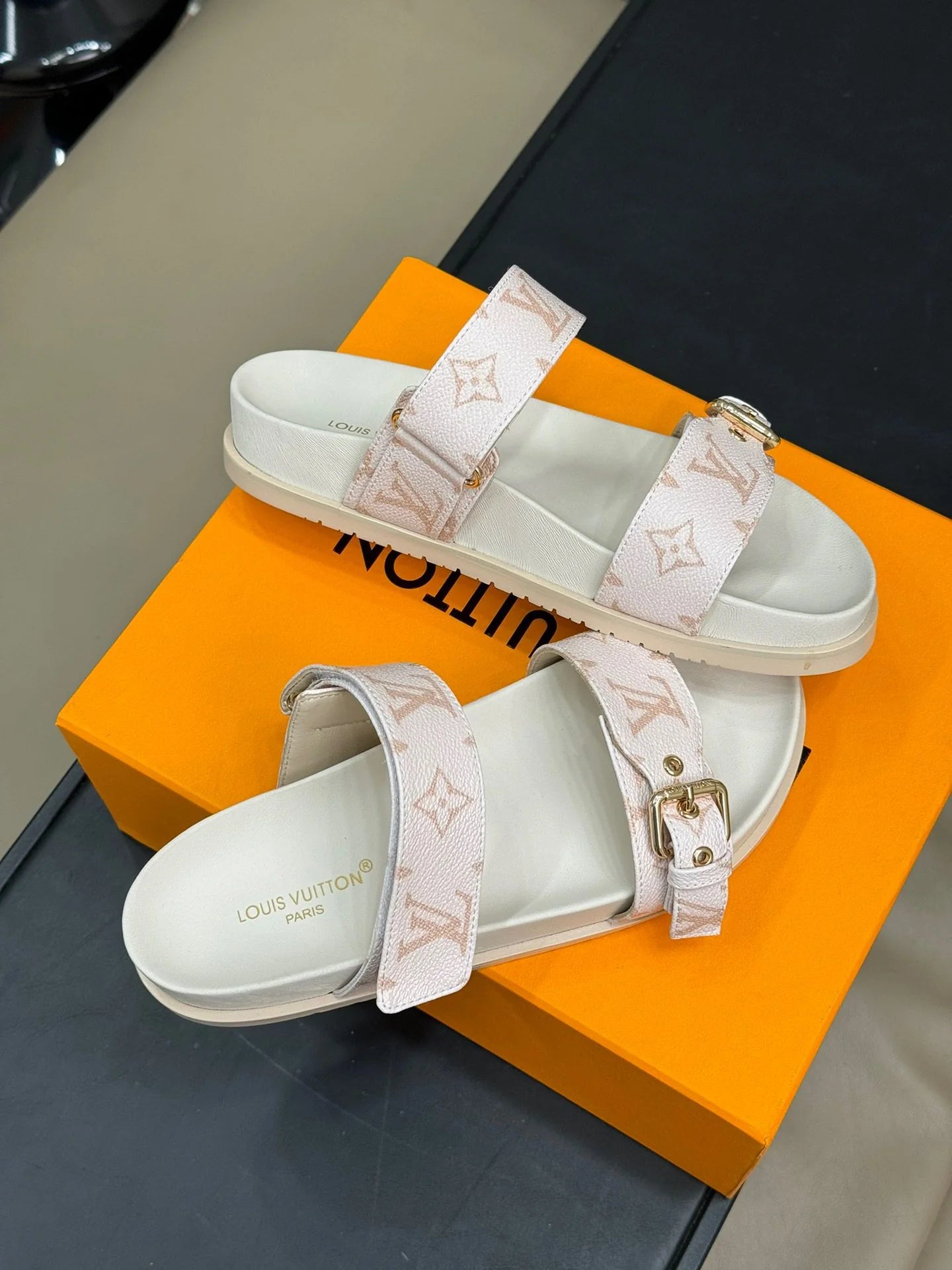 LV SANDAL