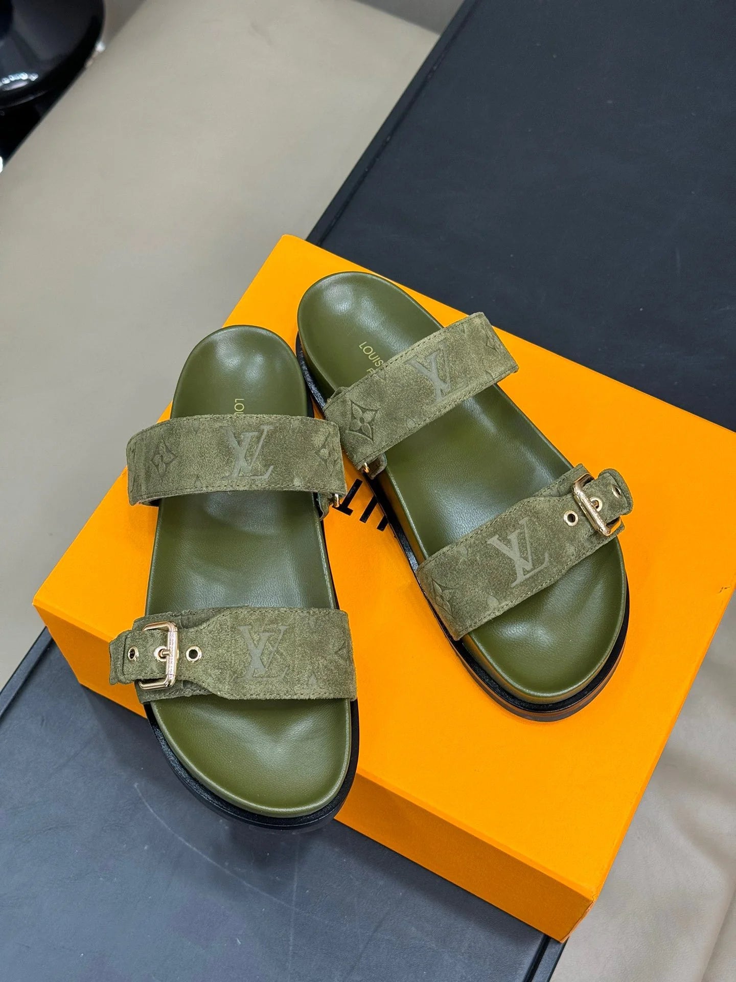 LV SANDAL
