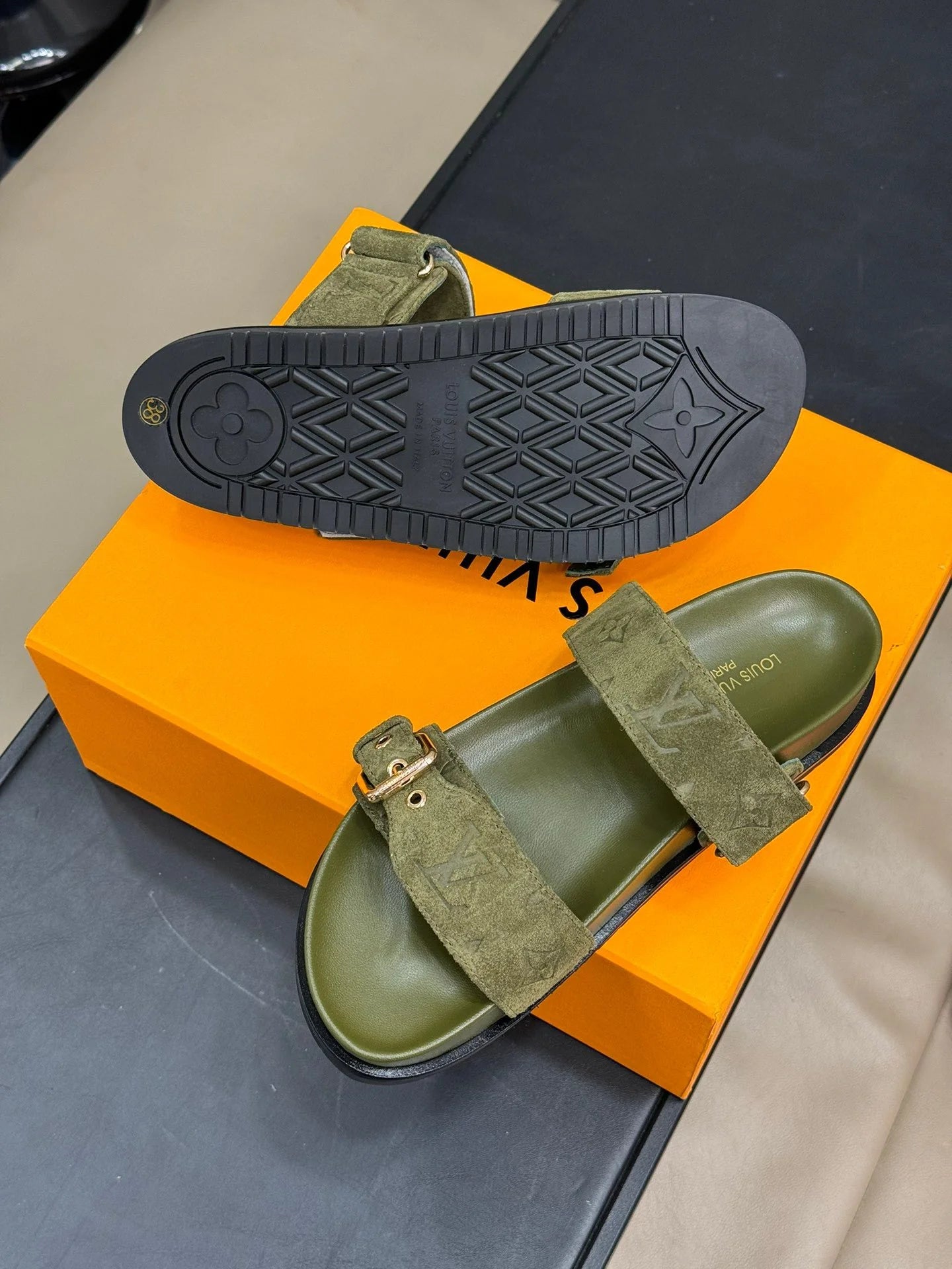 LV SANDAL