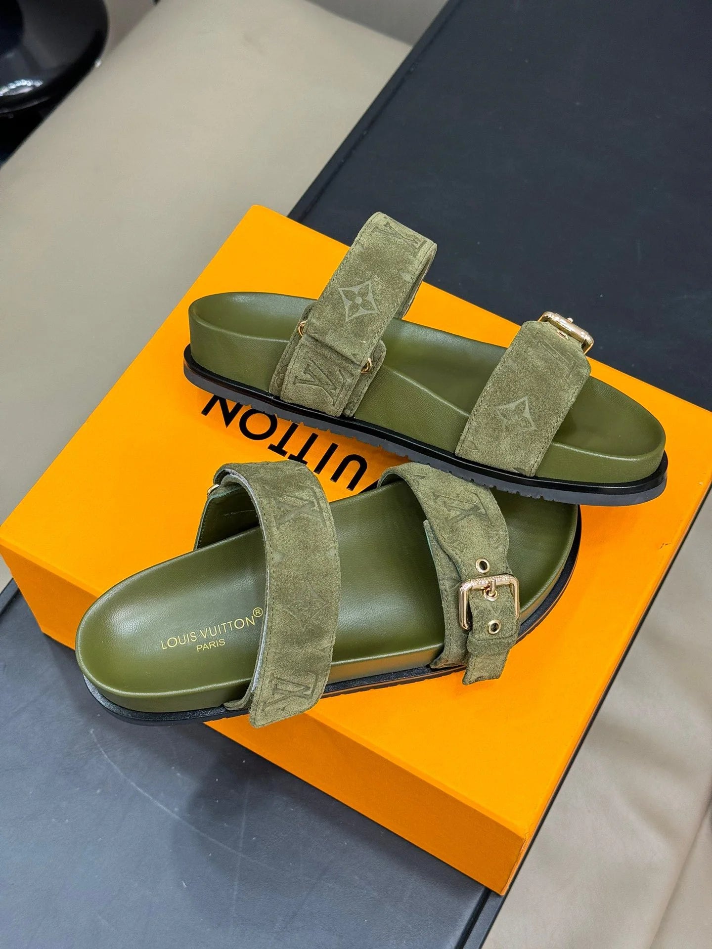 LV SANDAL