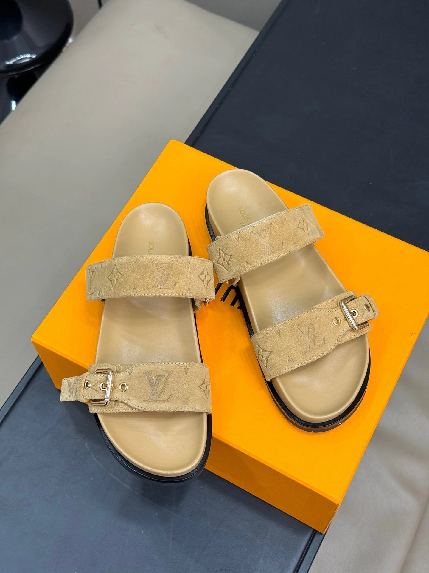 LV SANDAL
