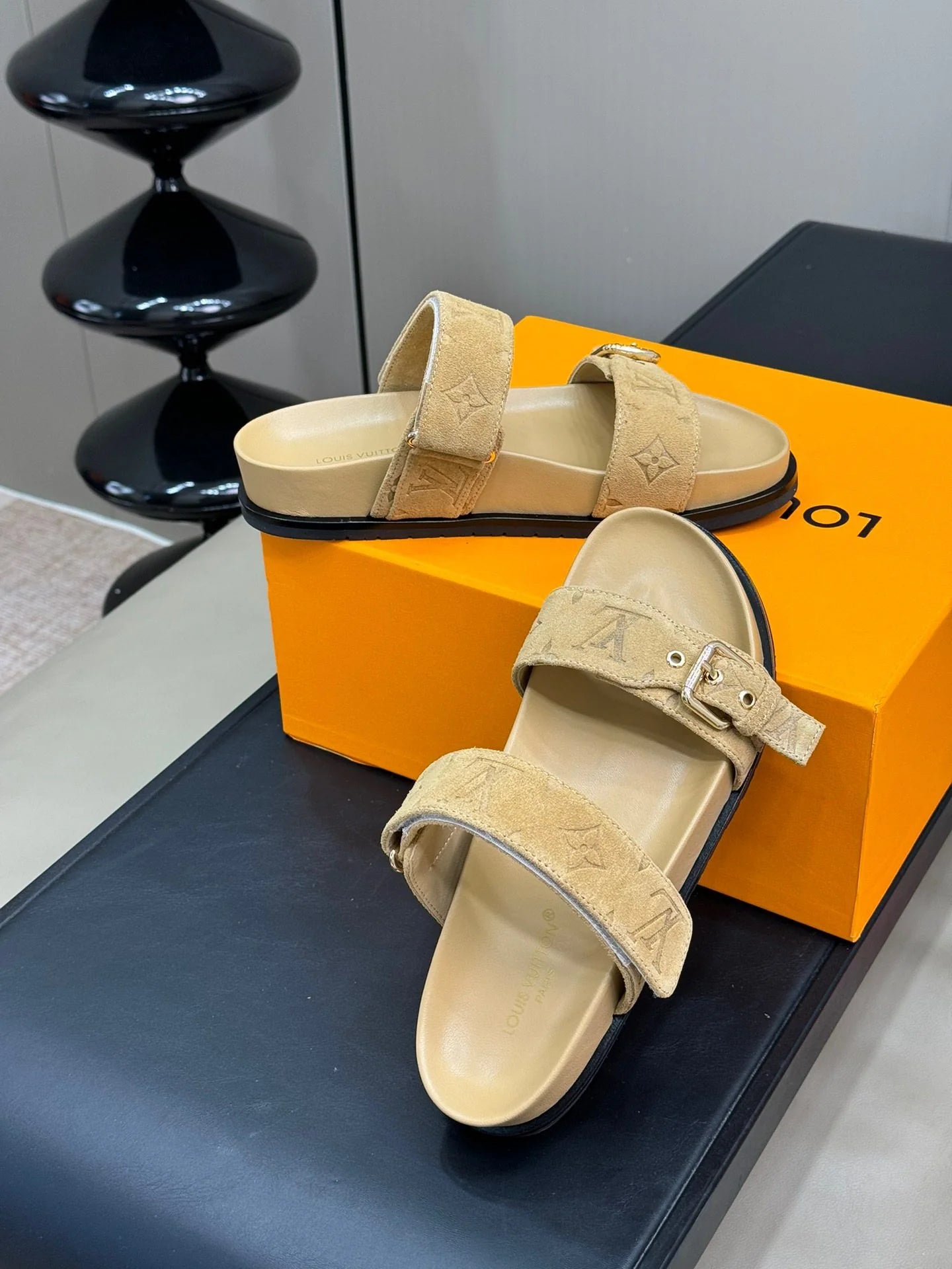 LV SANDAL