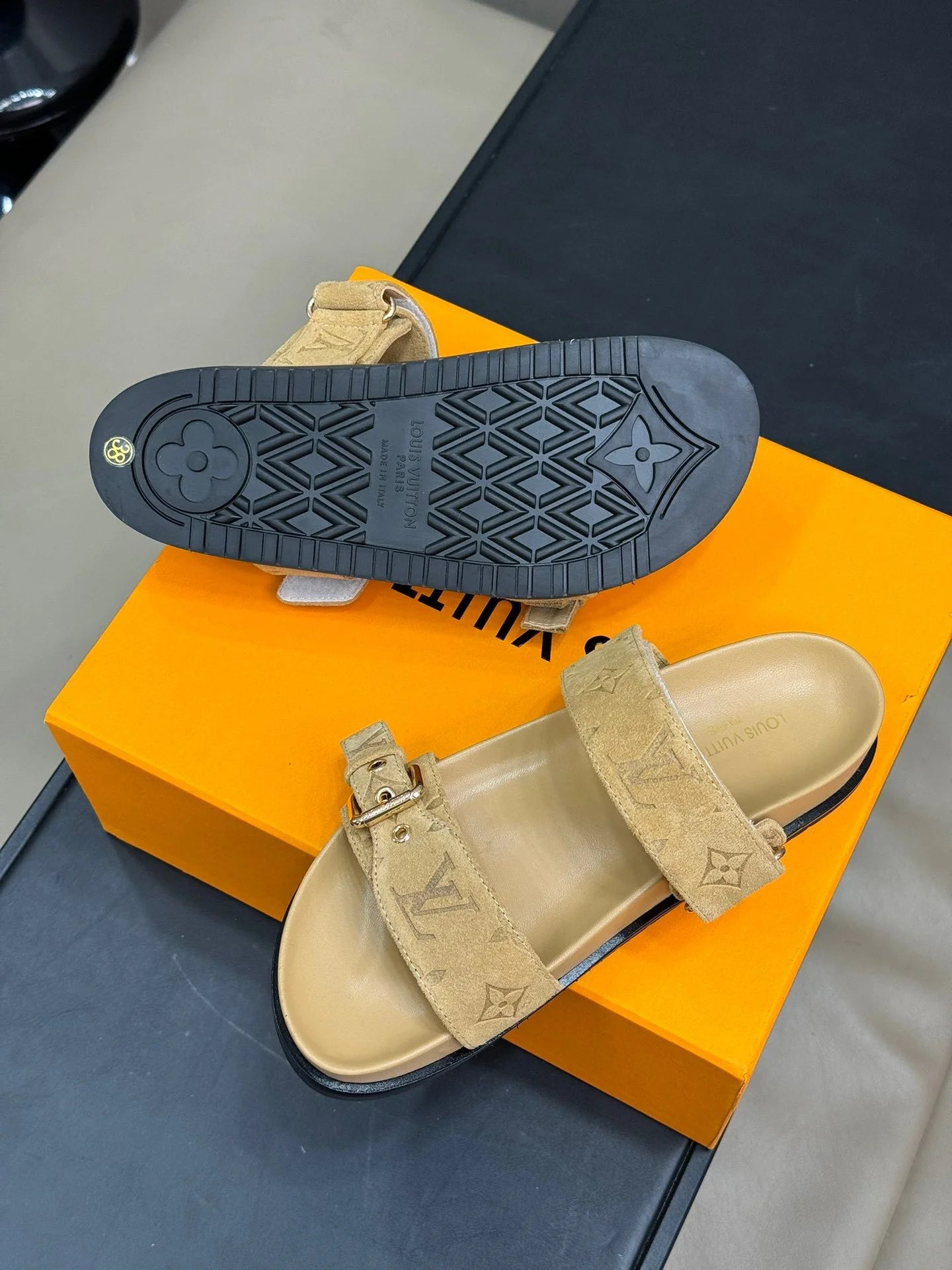 LV SANDAL