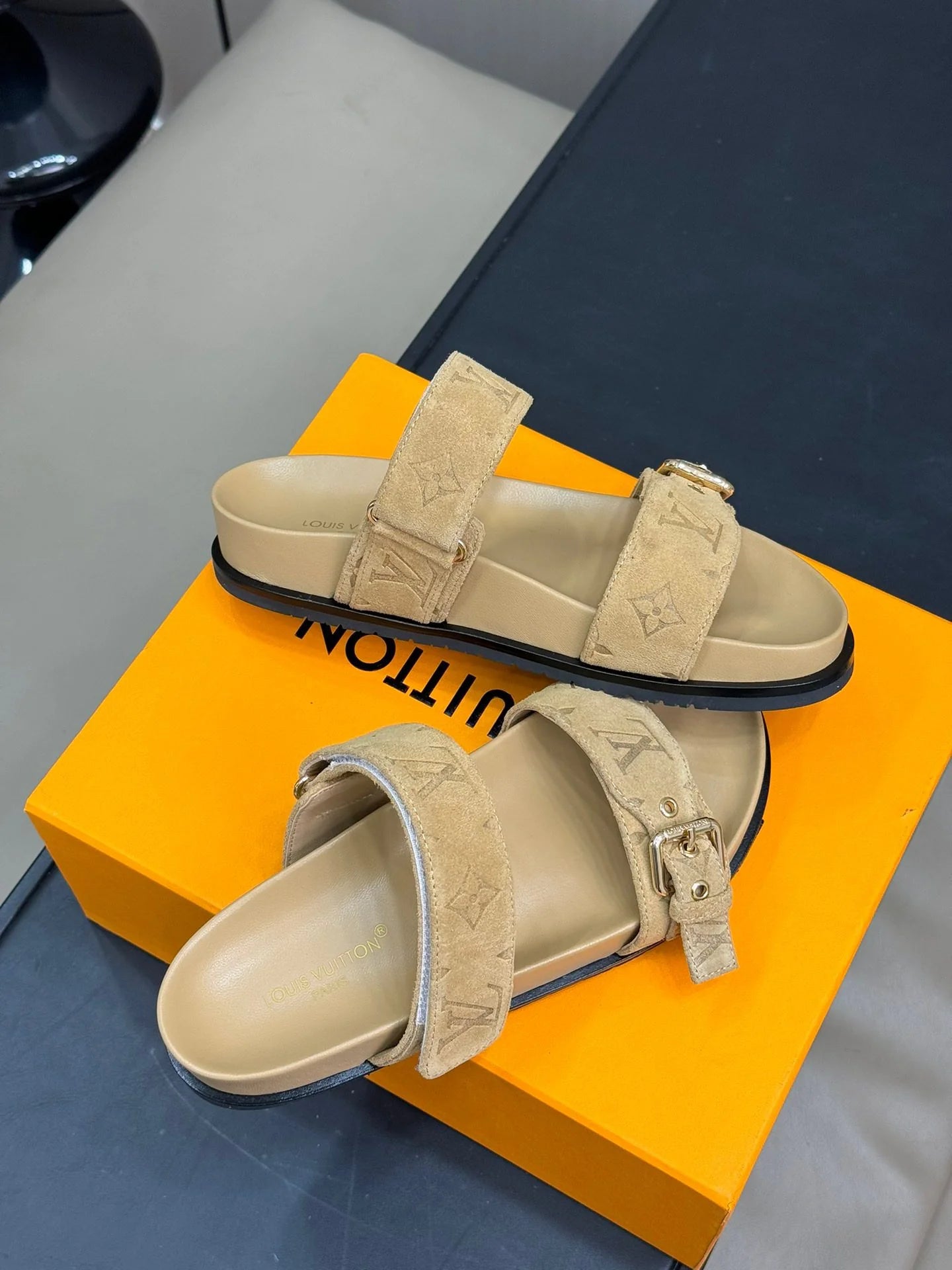 LV SANDAL