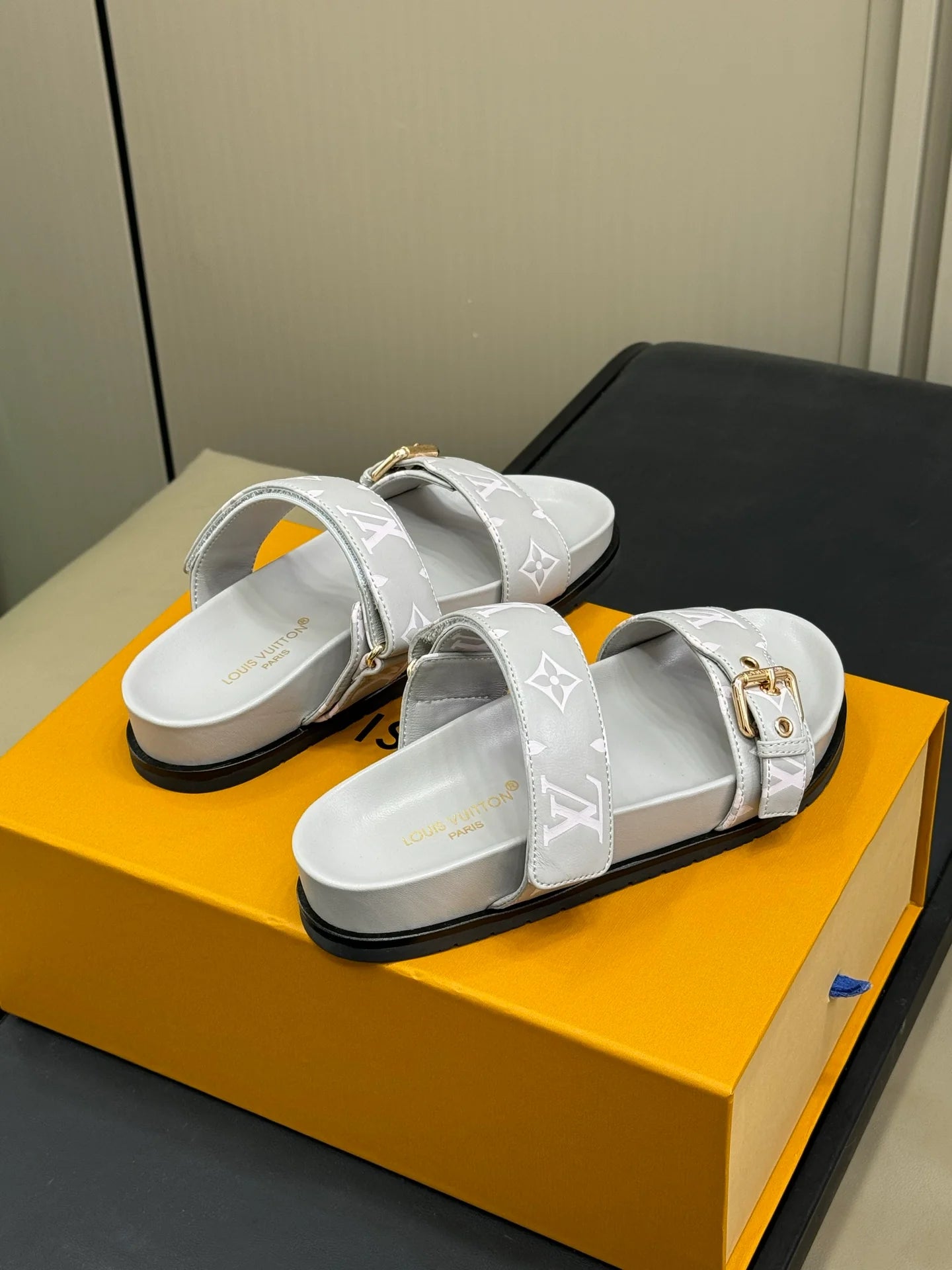 LV SANDAL