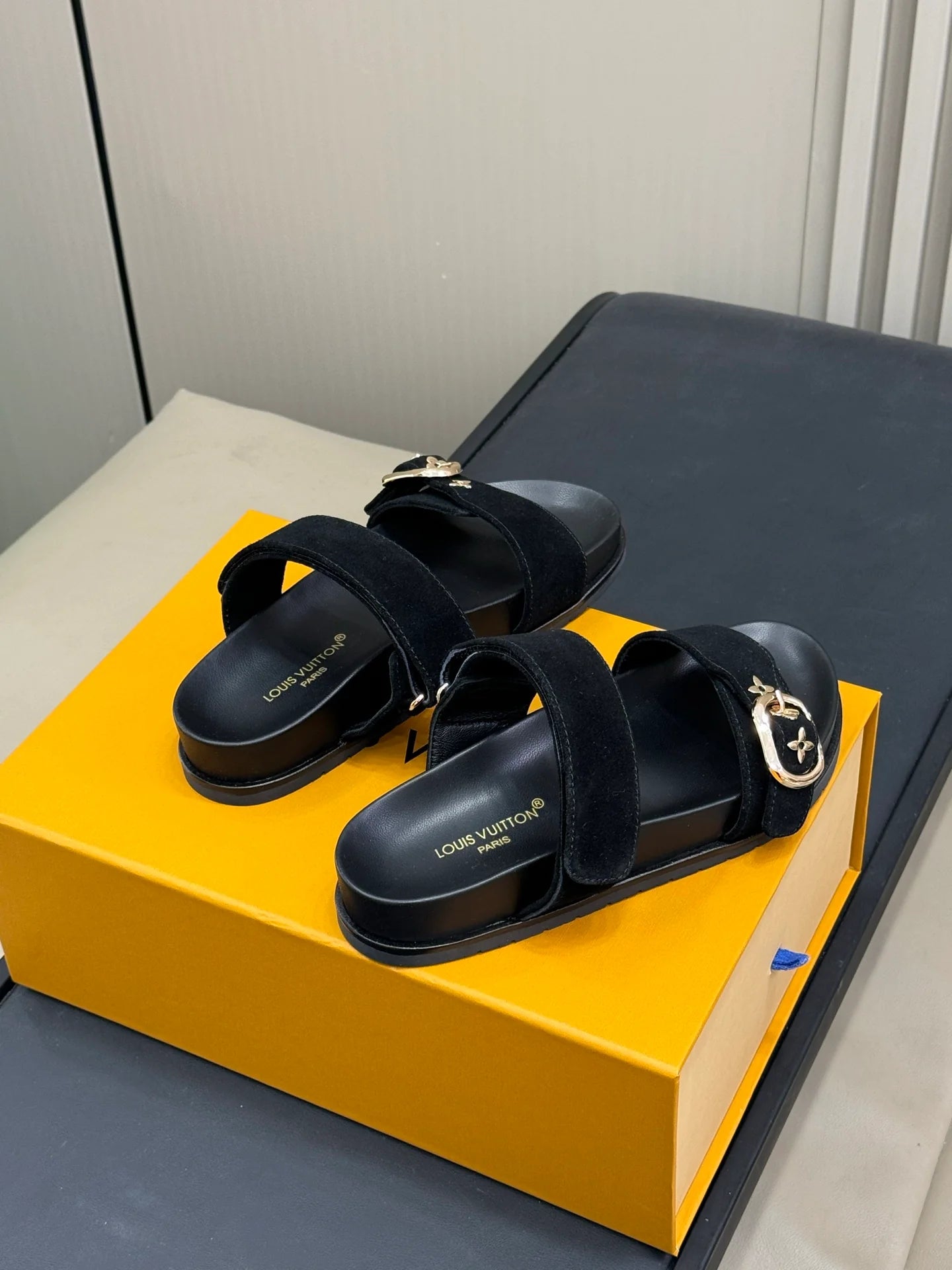 LV SANDAL