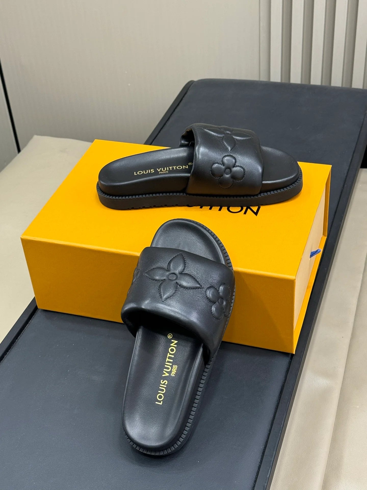 LV SANDAL