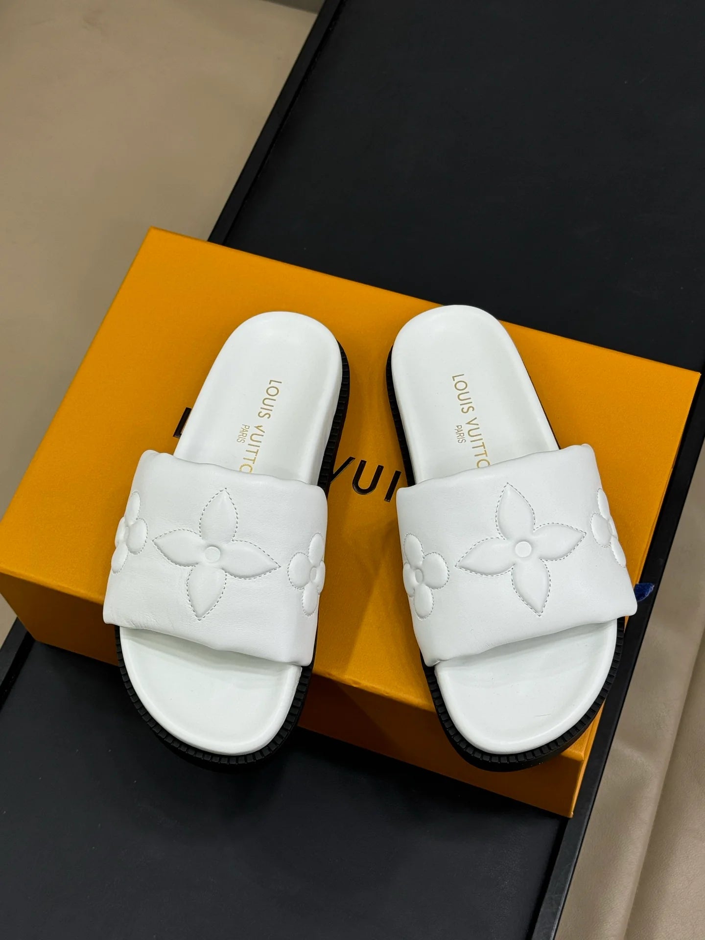 LV SANDAL