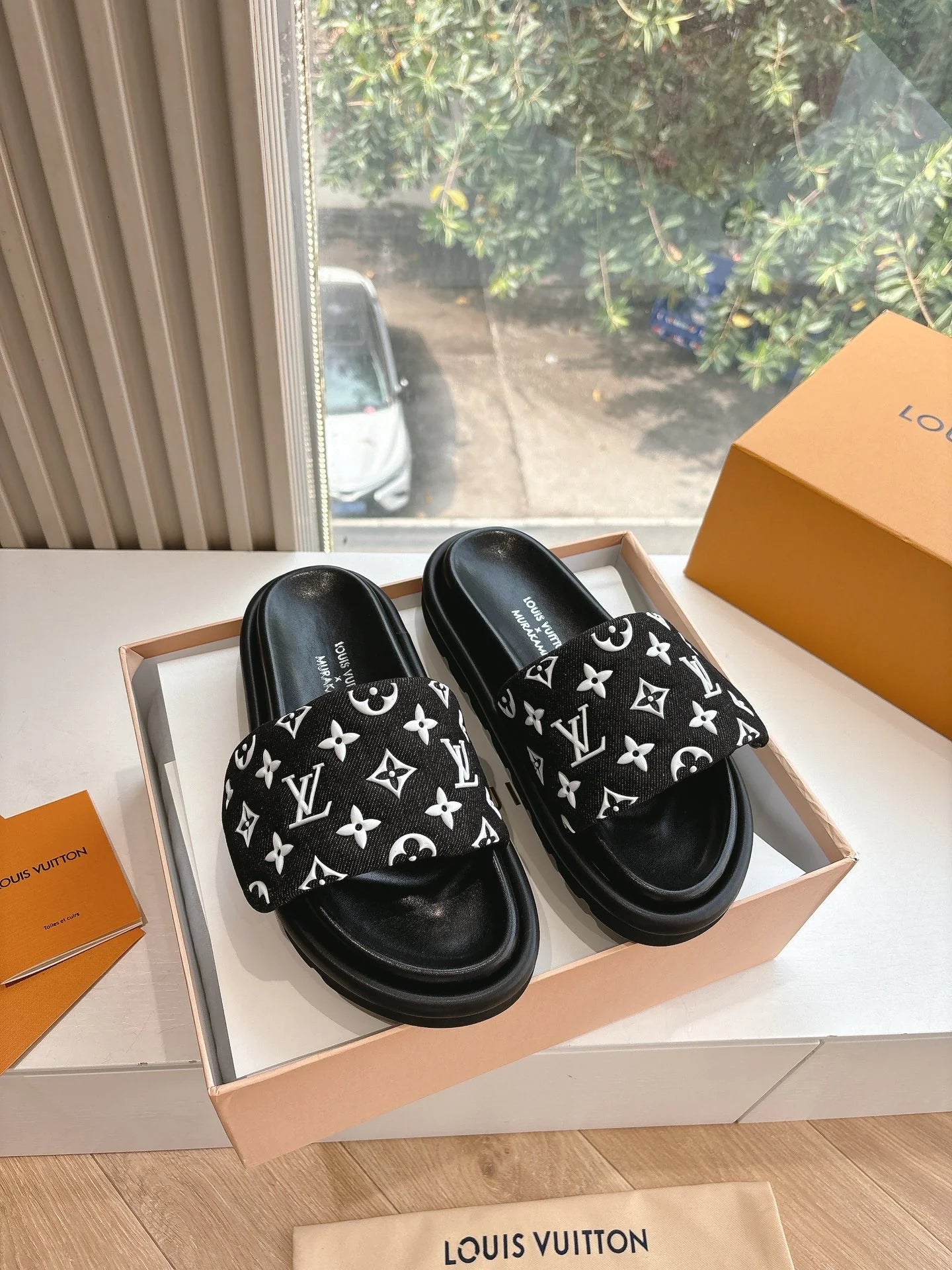 LV SANDAL