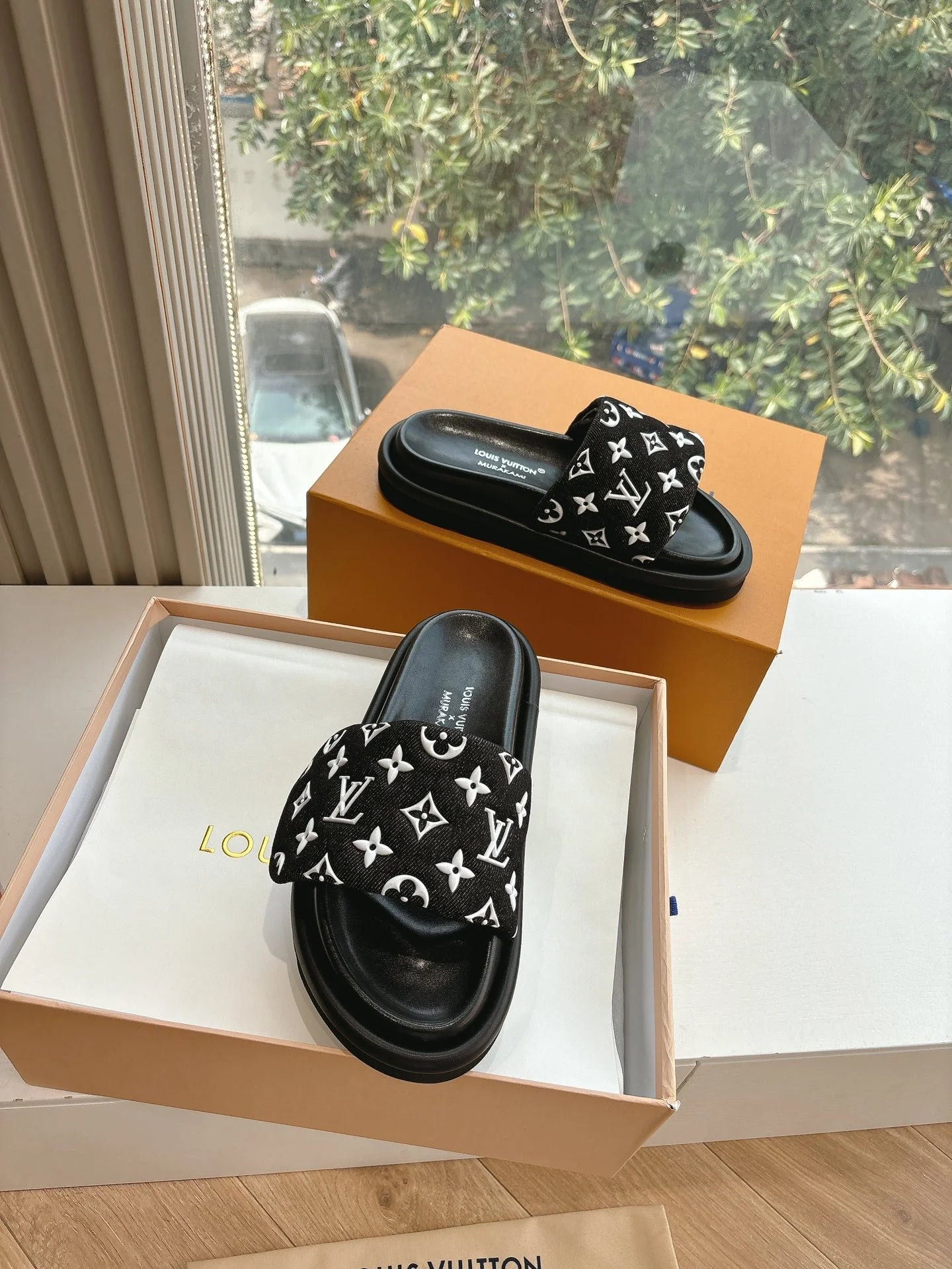 LV SANDAL