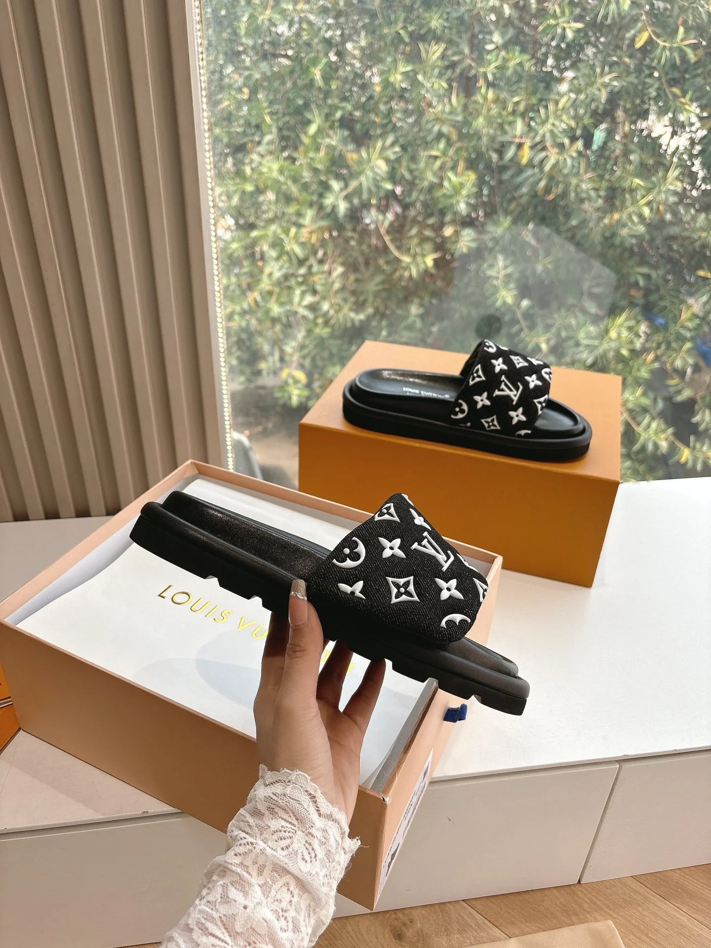 LV SANDAL