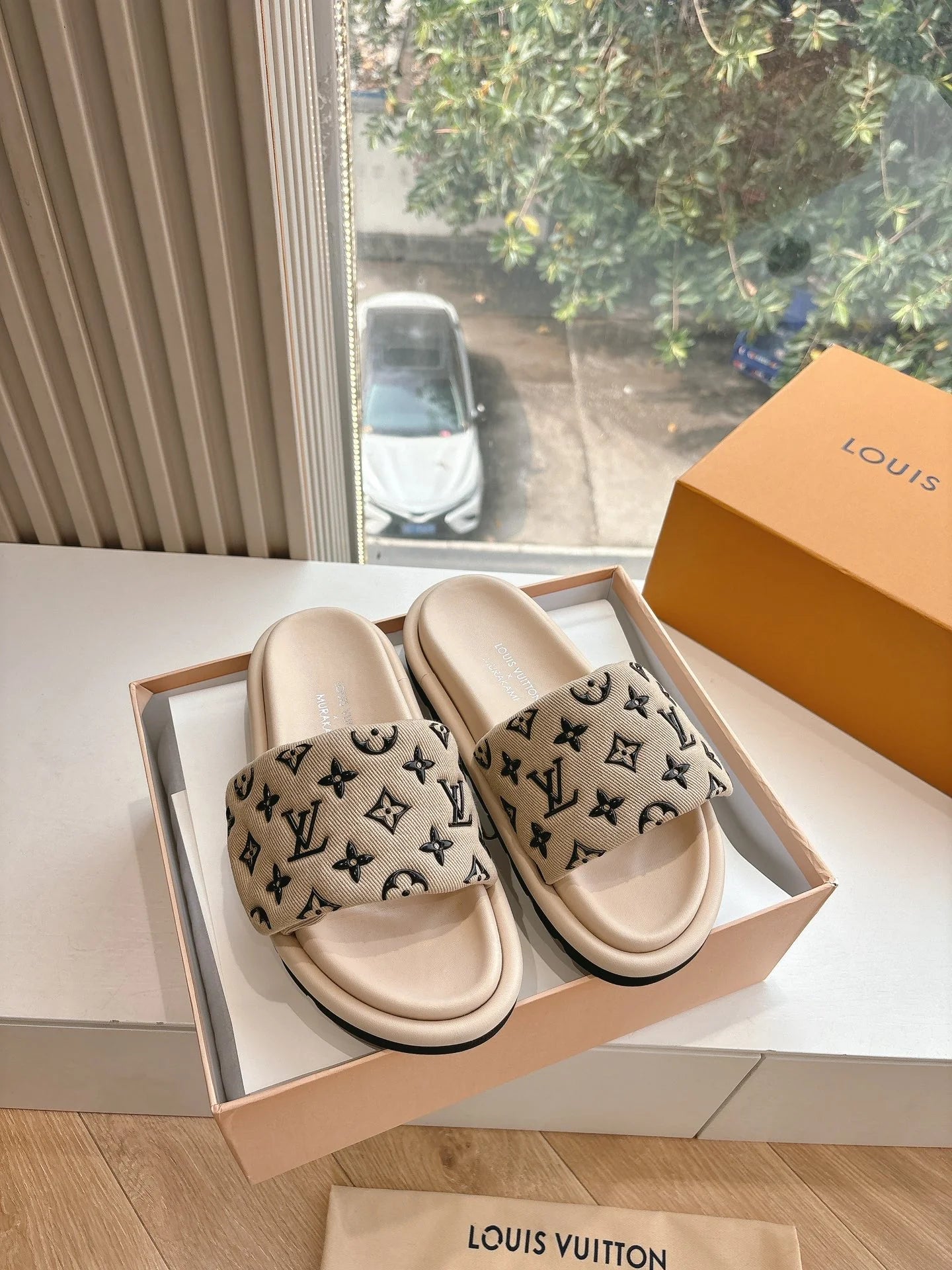 LV SANDAL