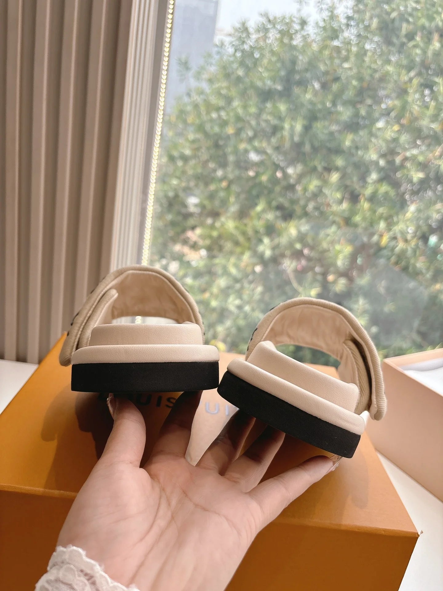LV SANDAL