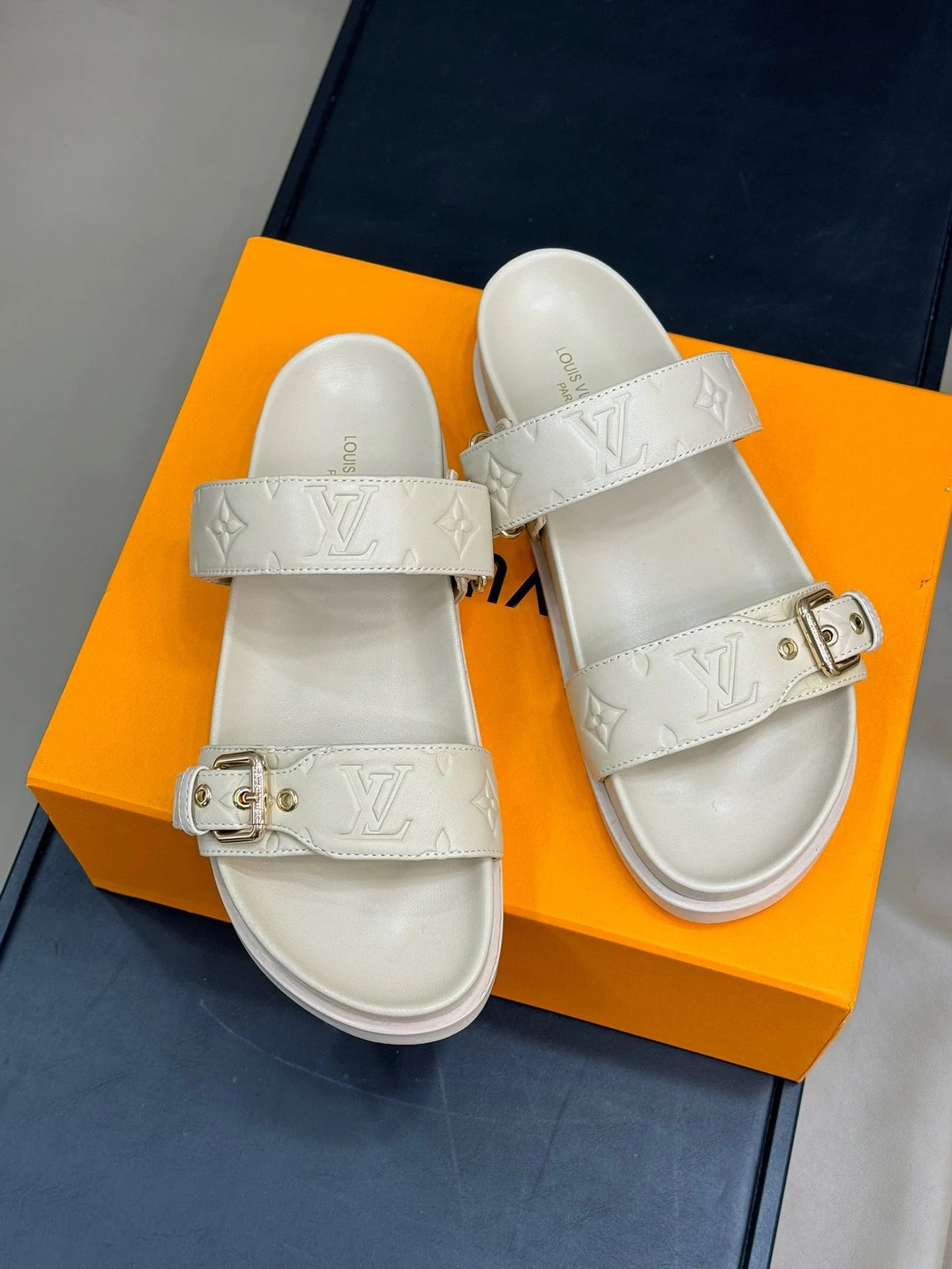 LV SANDAL