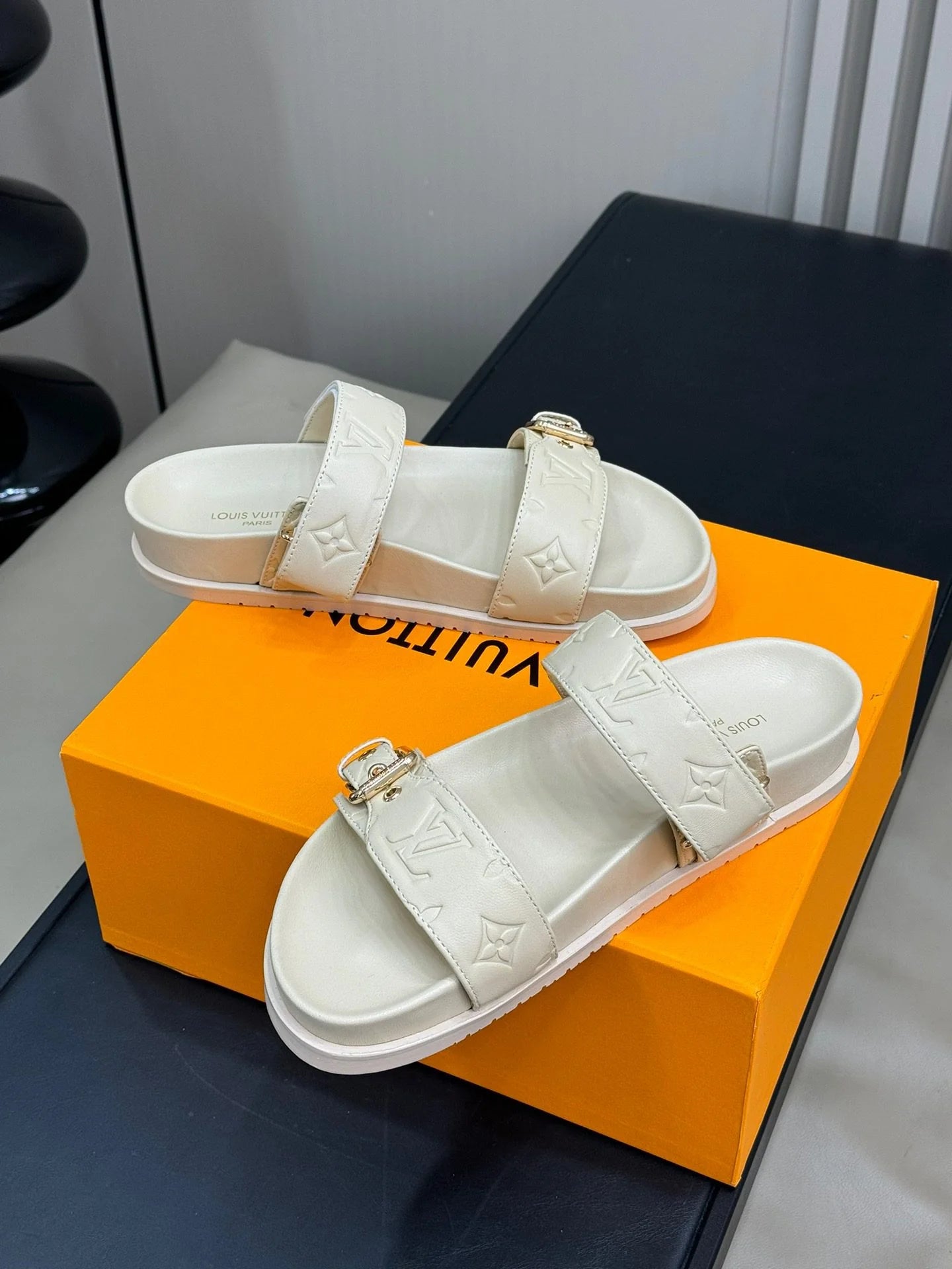 LV SANDAL
