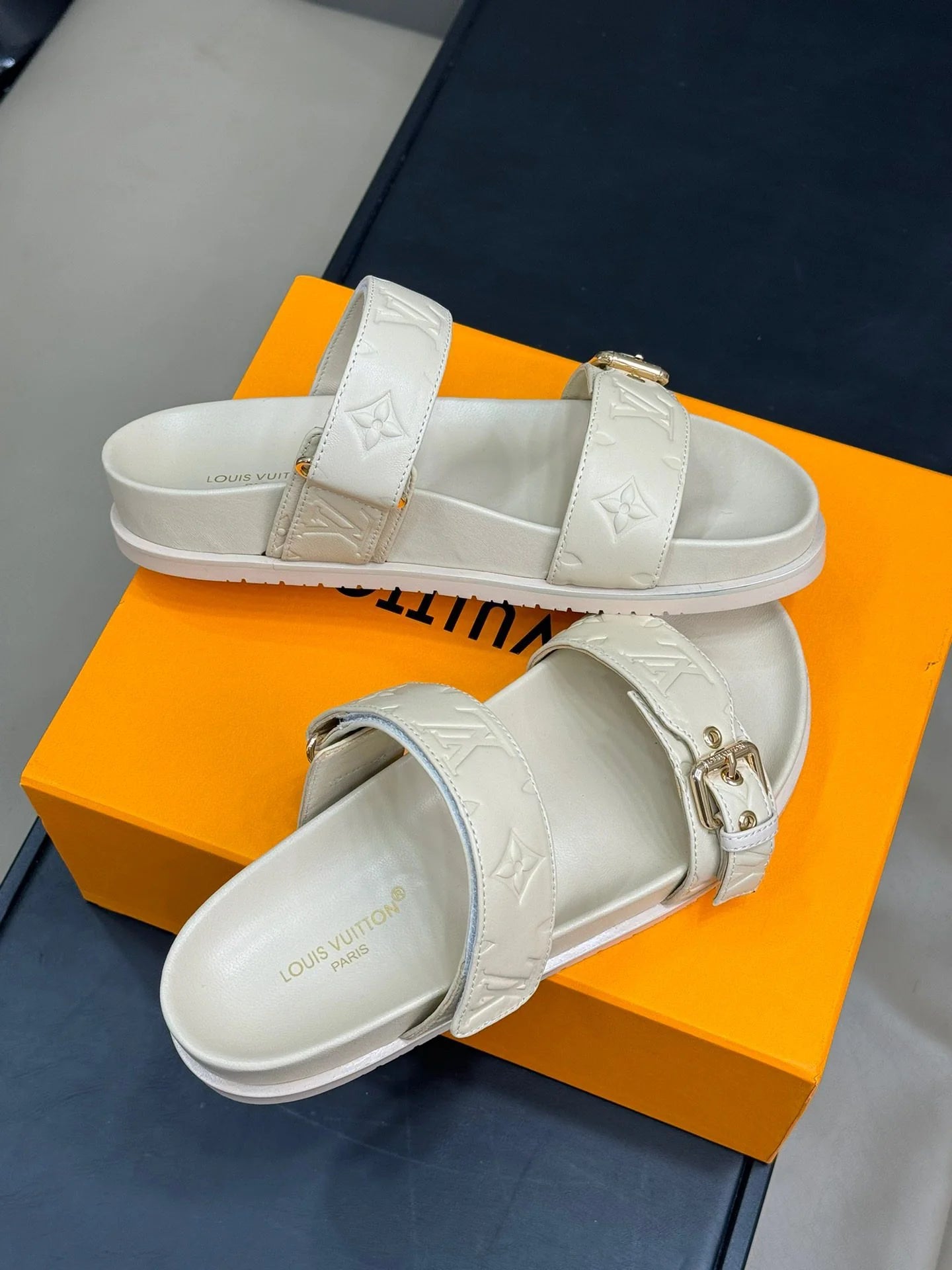LV SANDAL