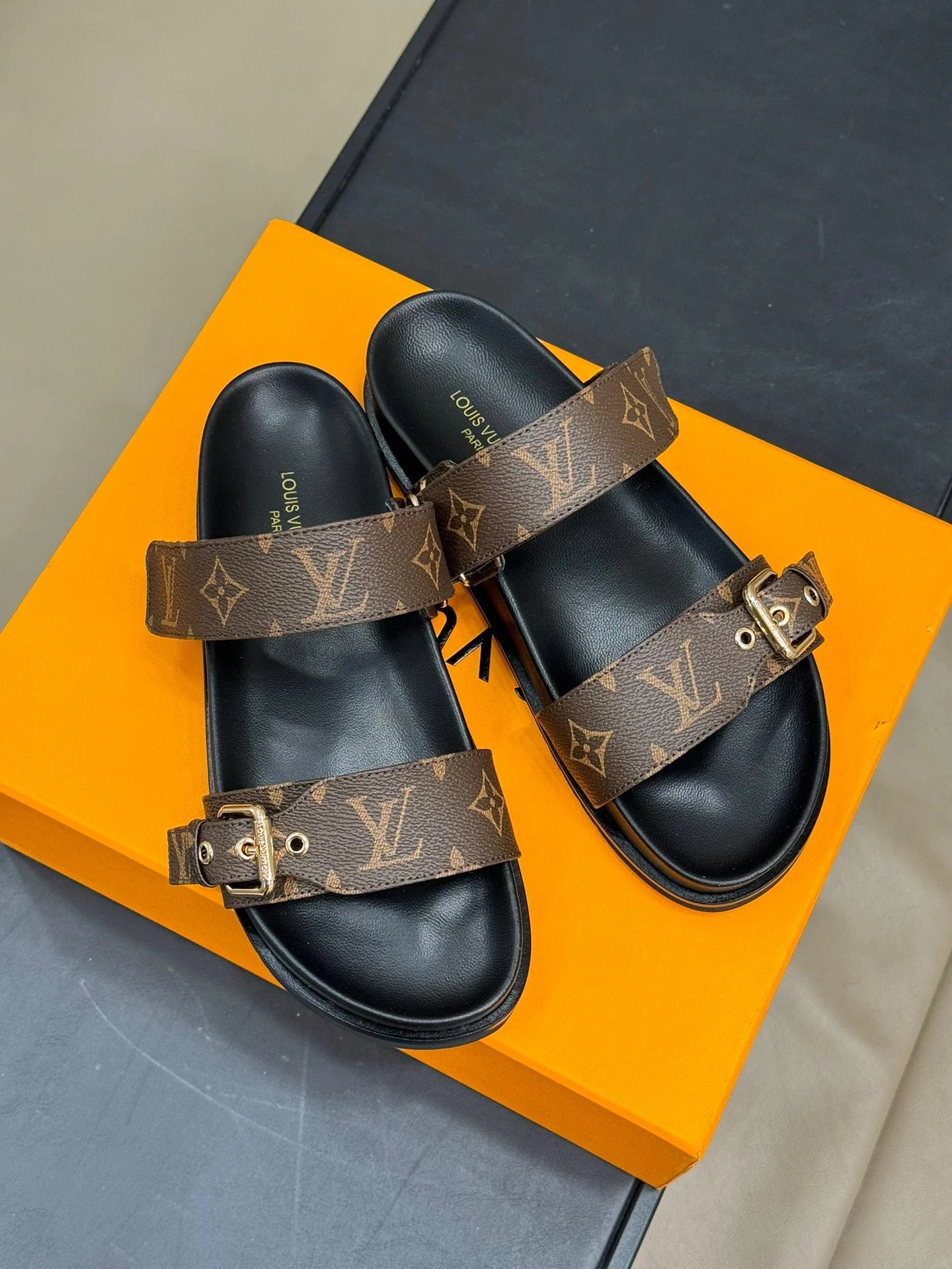 LV SANDAL