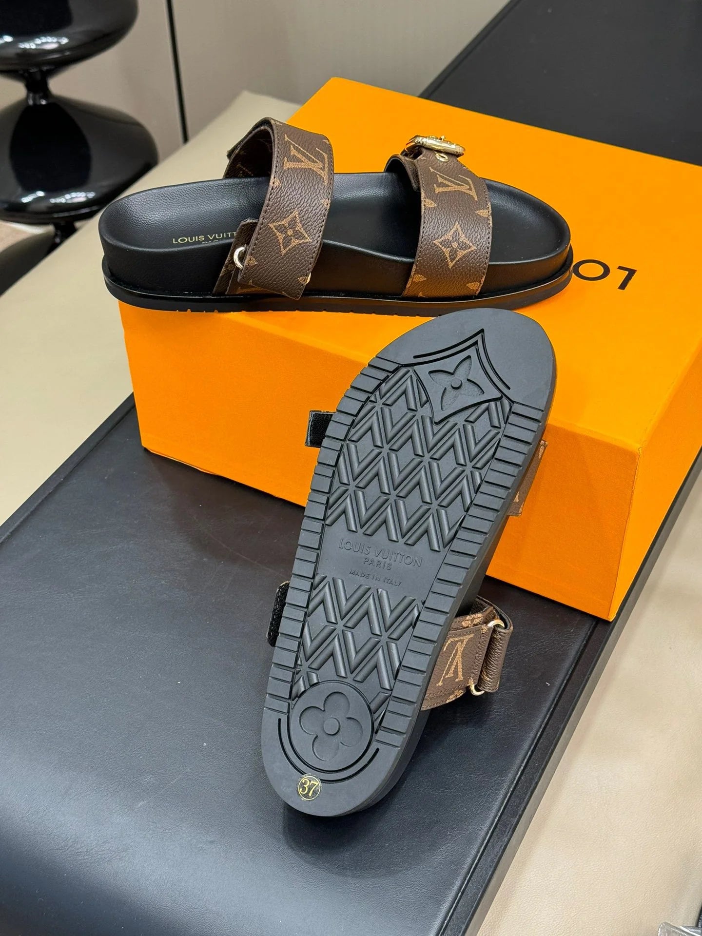 LV SANDAL