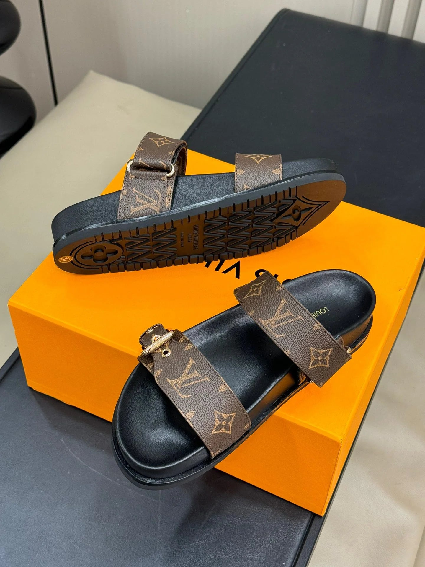 LV SANDAL
