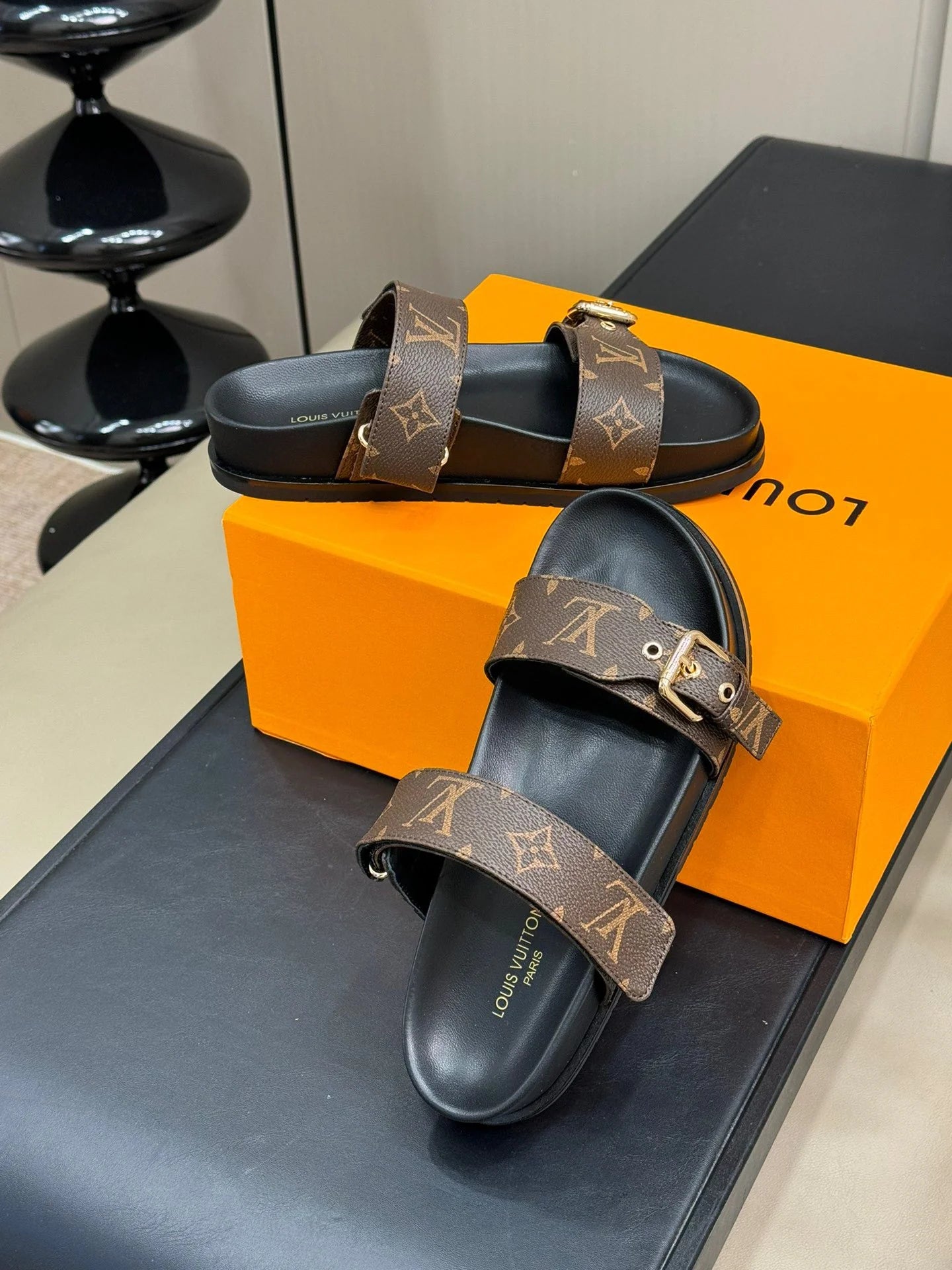 LV SANDAL