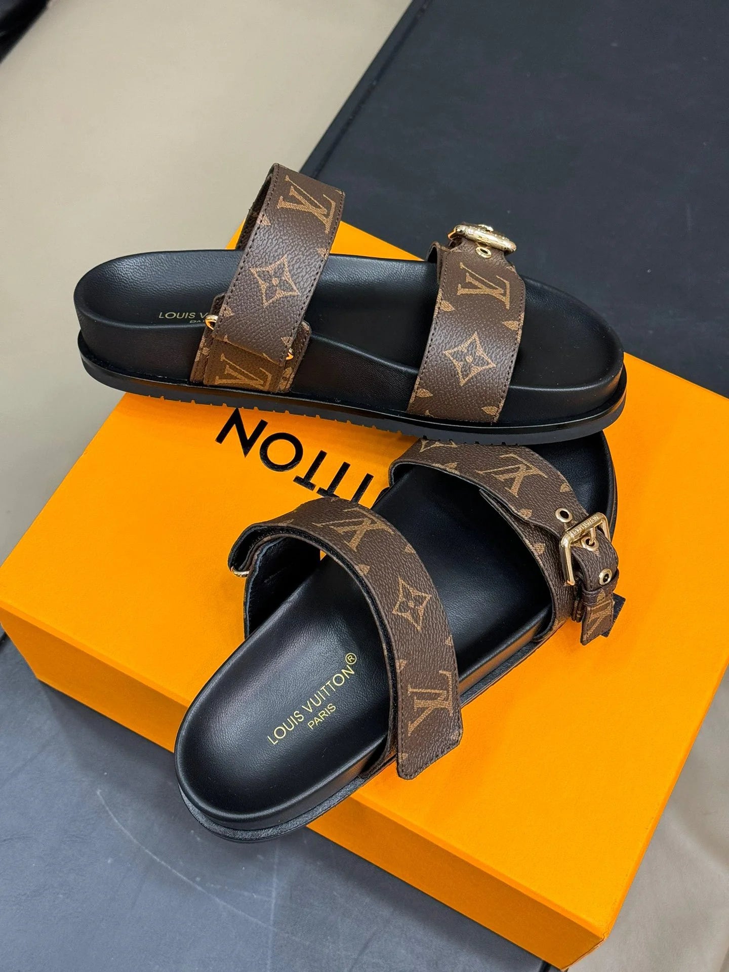 LV SANDAL