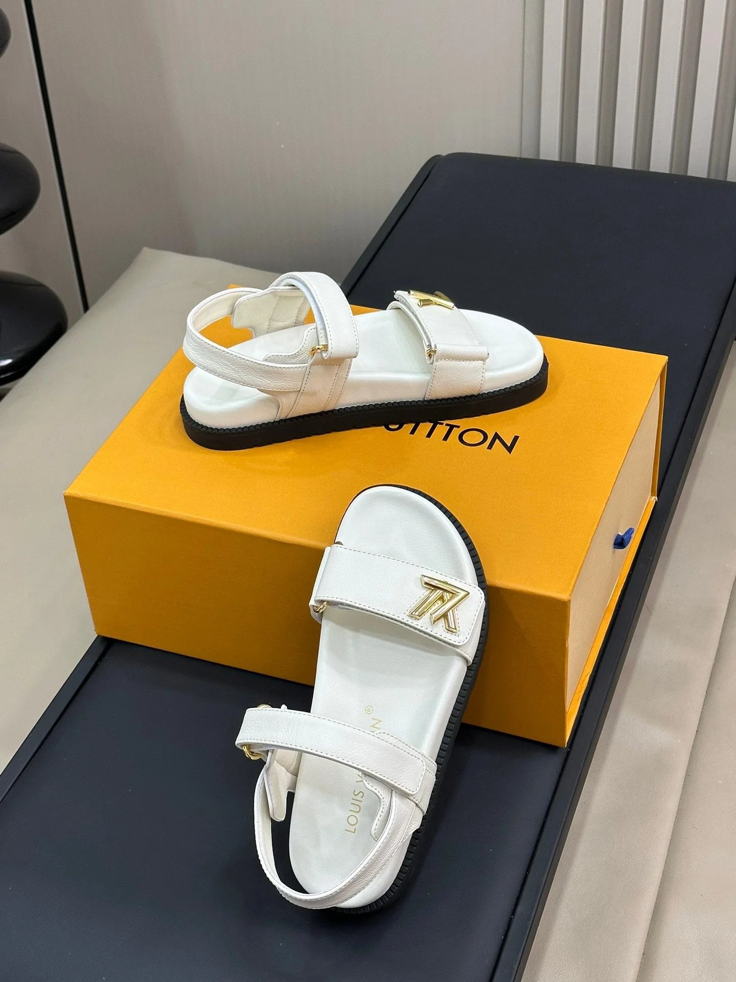 LV SANDAL